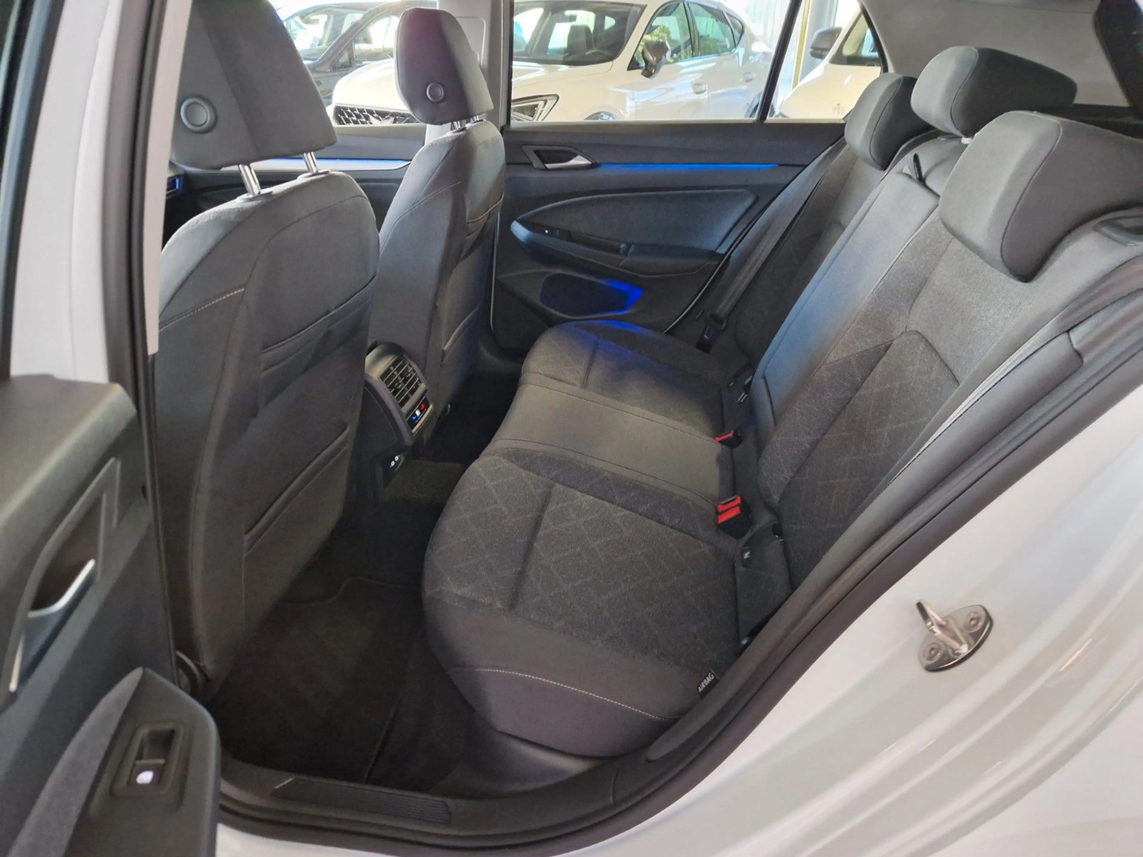 Volkswagen Golf 1.5 TSI Life PDC LED Navi App Connect Sitzh — photo 10