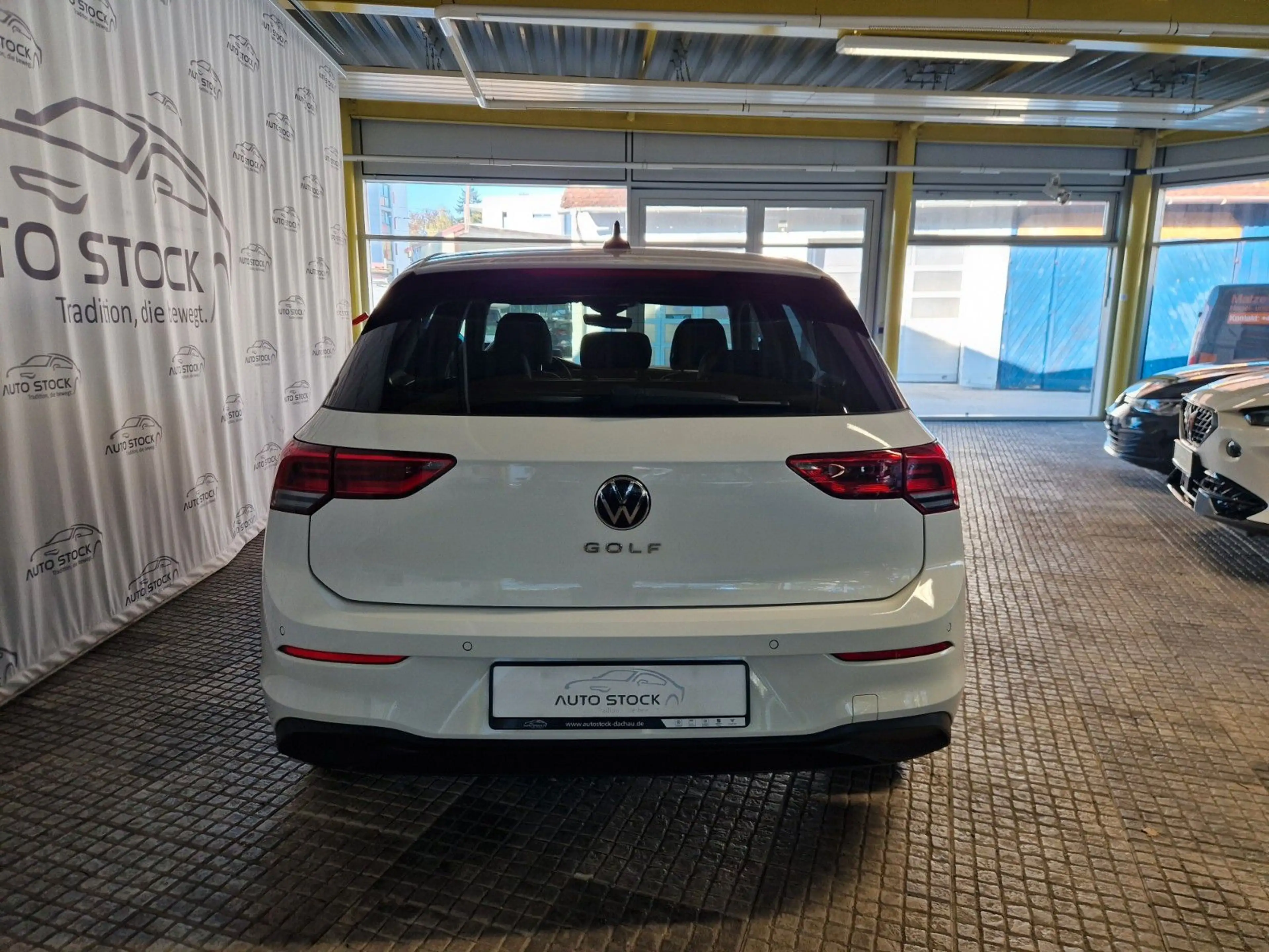 Volkswagen Golf 1.5 TSI Life PDC LED Navi App Connect Sitzh — photo 6