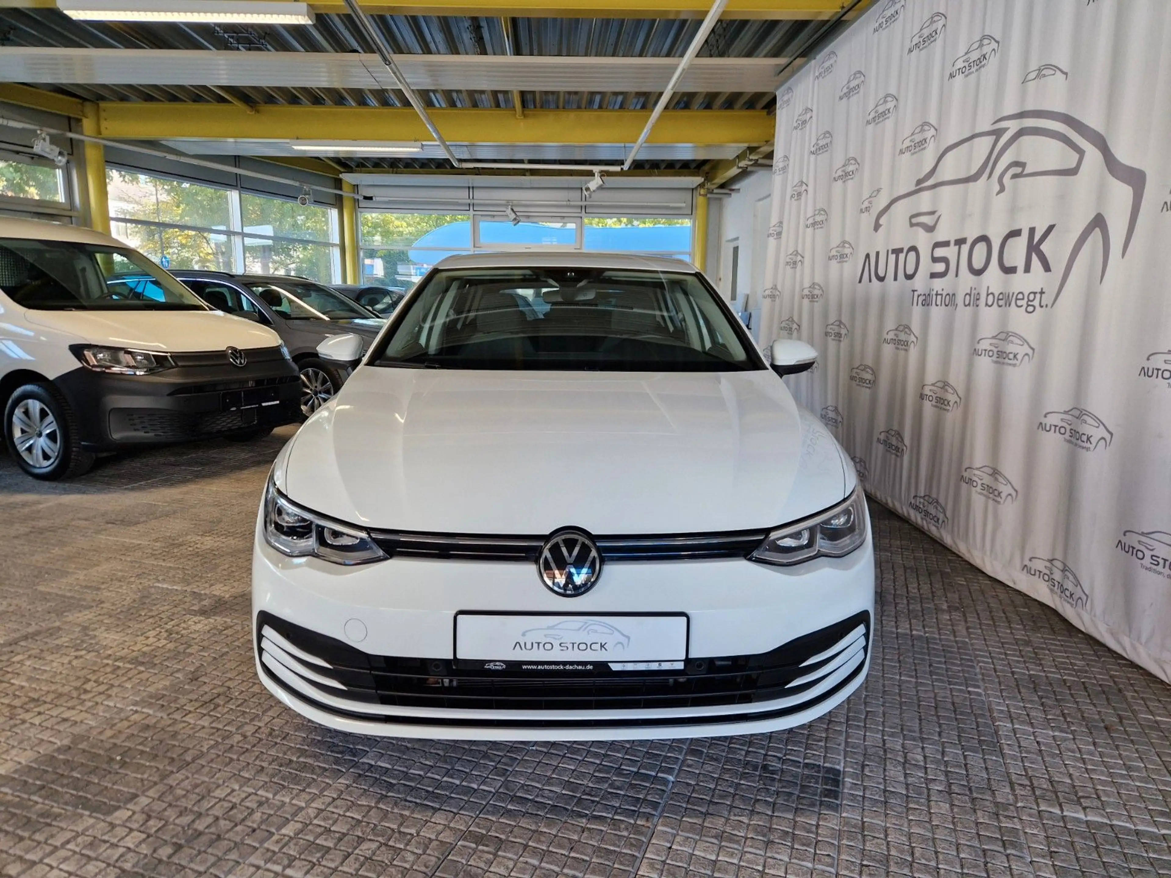 Volkswagen Golf 1.5 TSI Life PDC LED Navi App Connect Sitzh — photo 2