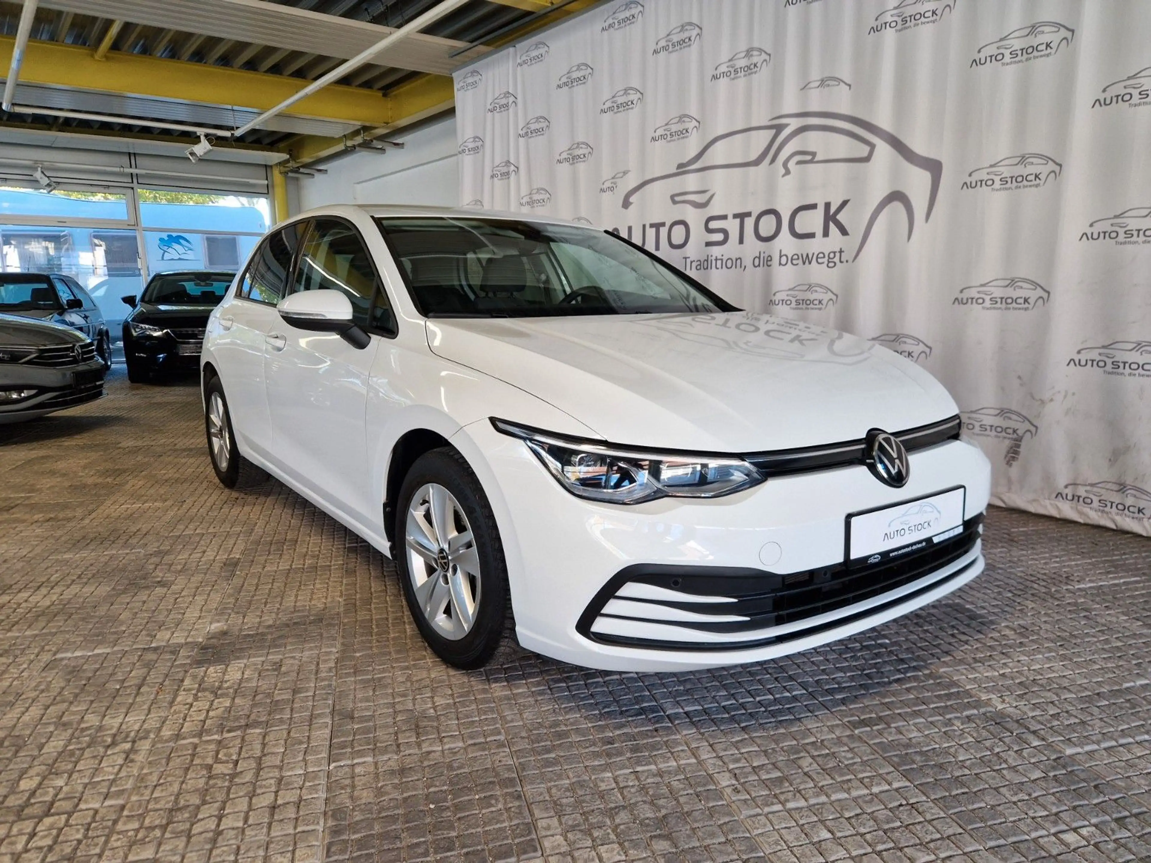 Volkswagen Golf 1.5 TSI Life PDC LED Navi App Connect Sitzh