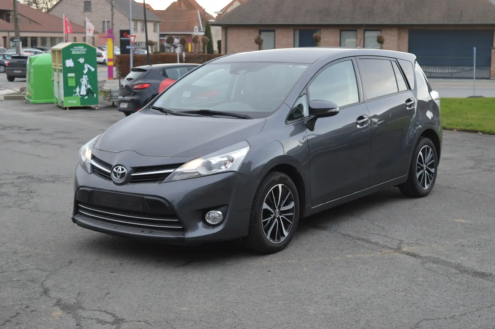 Toyota Verso Verso 1.6i Comfort Gris - 1