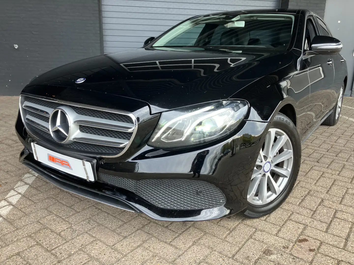 Mercedes-Benz E 200 d XENON-LED-LEDER Noir - 2