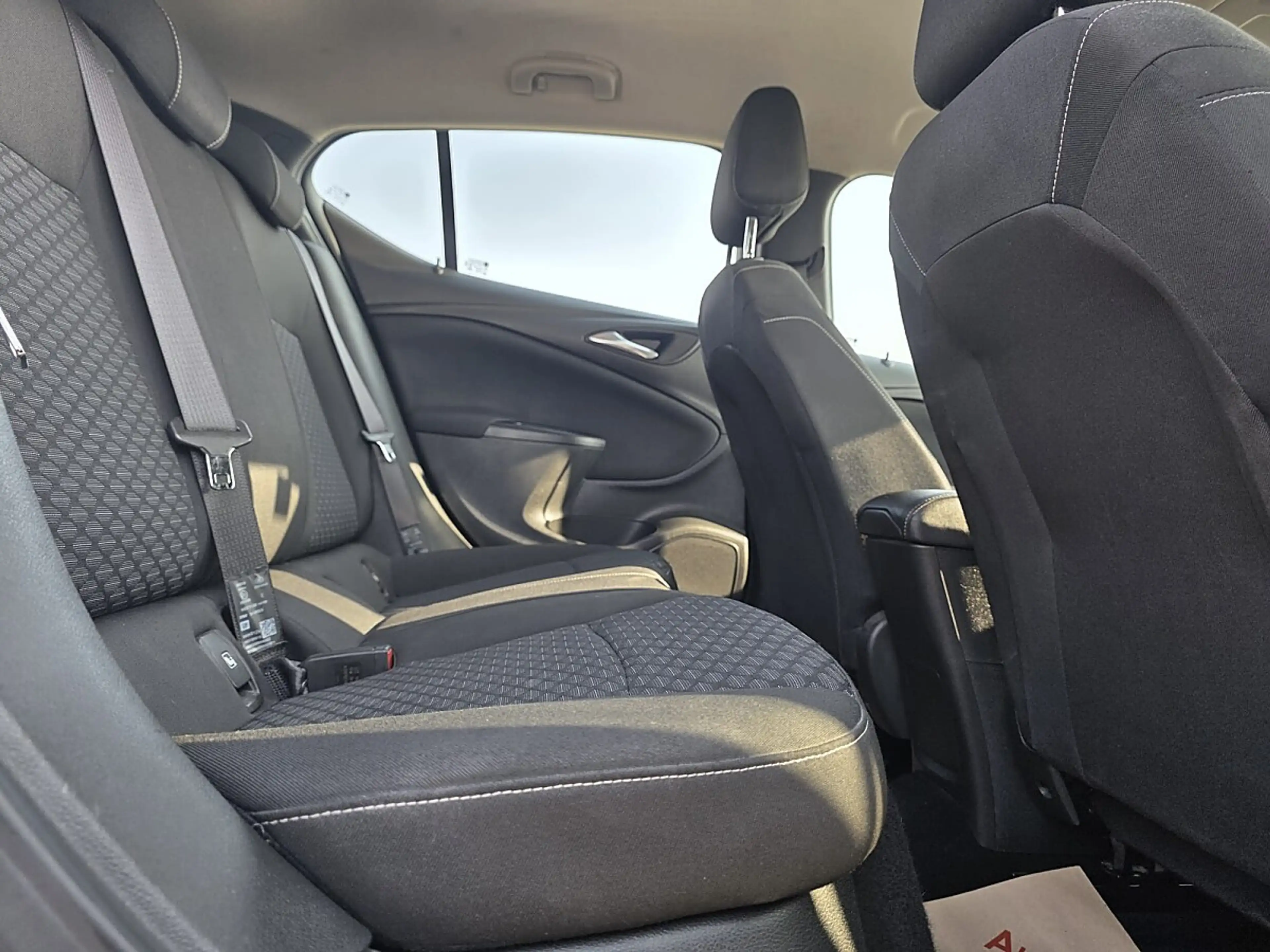 Opel Astra 1,5 CDTI Elegance Aut. — photo 9