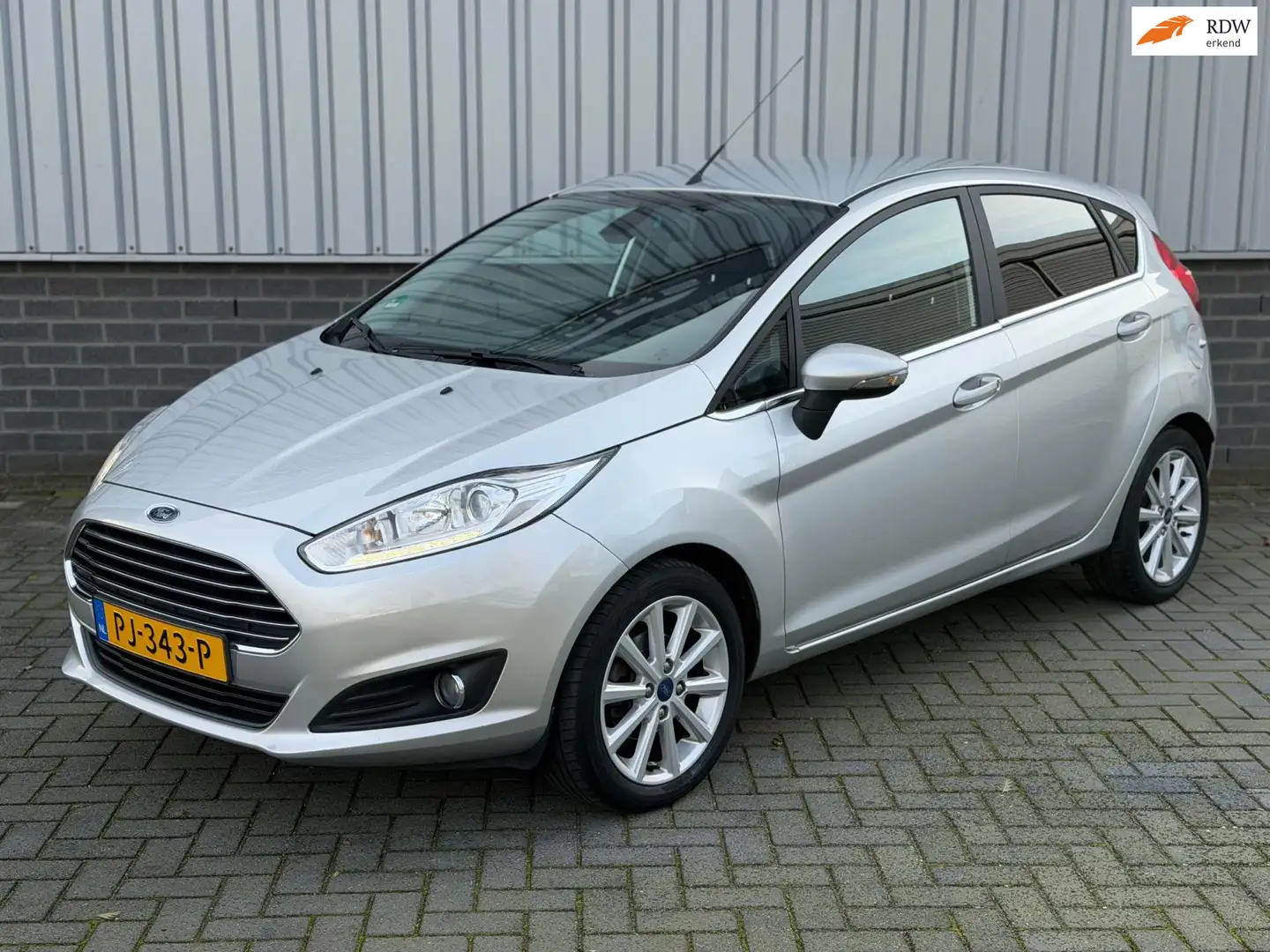 Ford Fiesta 1.0 EcoBoost Titanium |Airco|CruiseCtrl|Bluetooth| Grau - 1