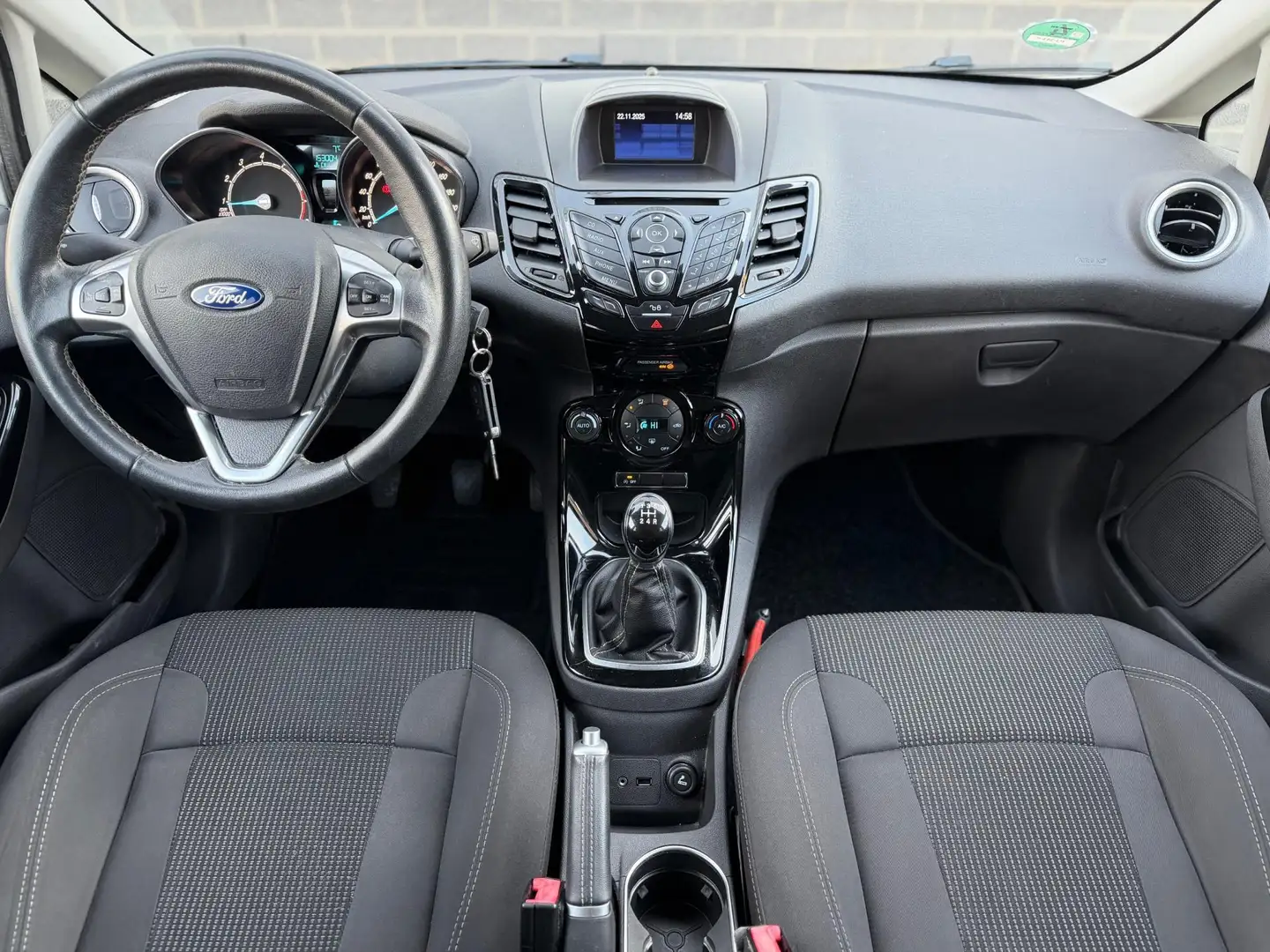 Ford Fiesta 1.0 EcoBoost Titanium |Airco|CruiseCtrl|Bluetooth| Grau - 2