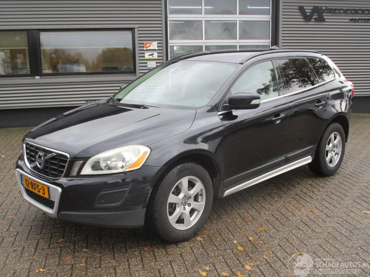Volvo XC60 Xc-60 2.0 T Momentum automaat Negro - 1