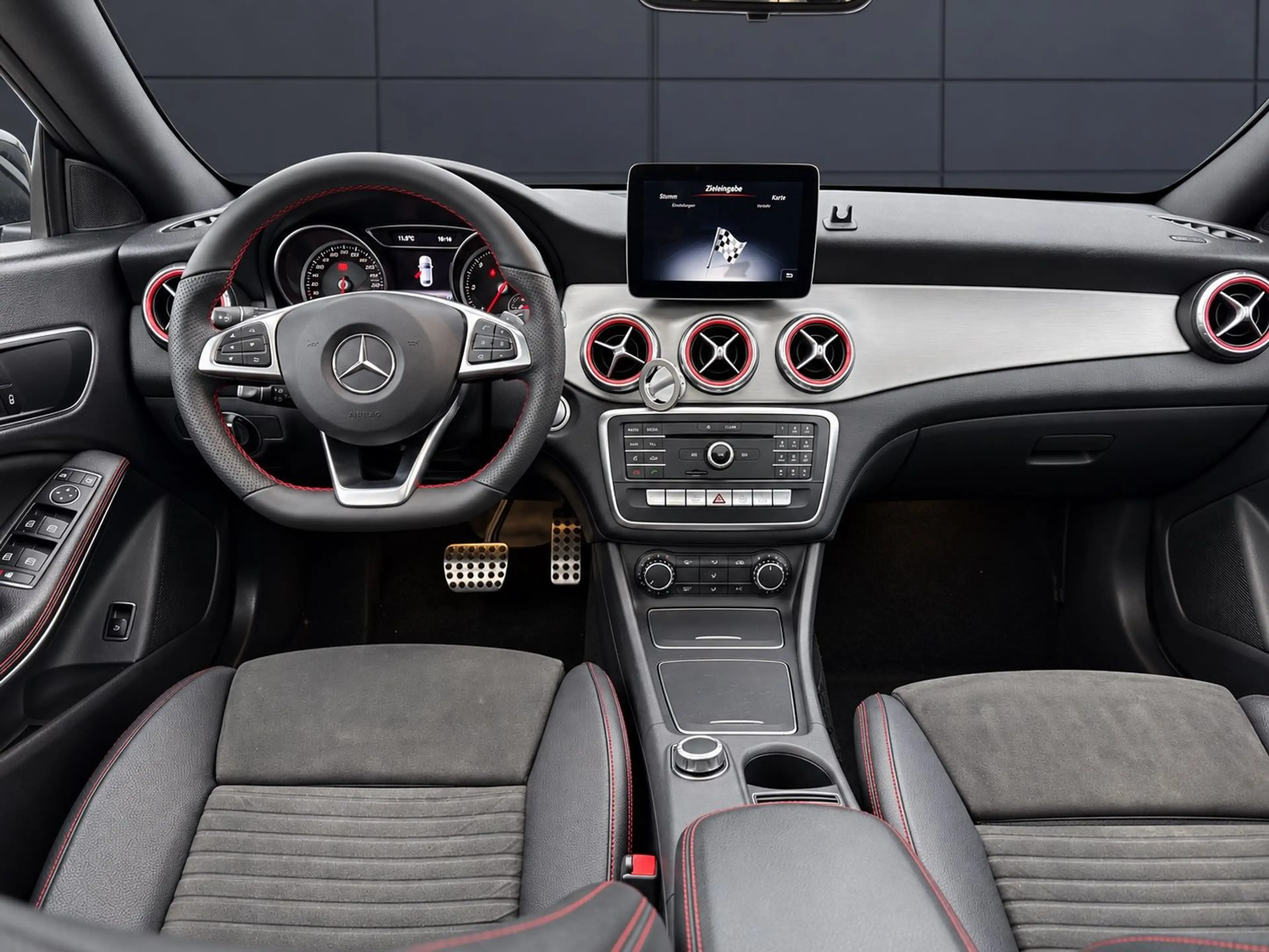 Mercedes-Benz CLA 200 AMG LINE NIGHT PAKET AUT. KAME NAVI PANO — photo 15