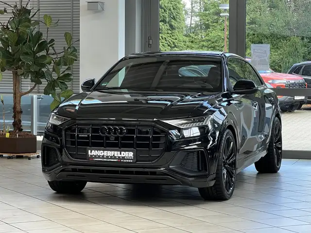 Audi Q8 view 9