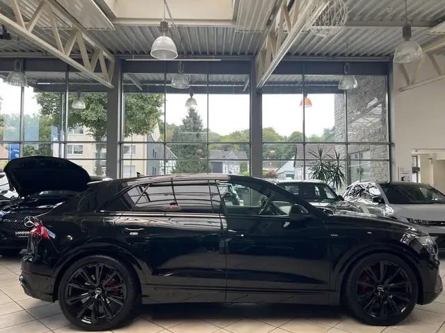 Audi Q8 view 2