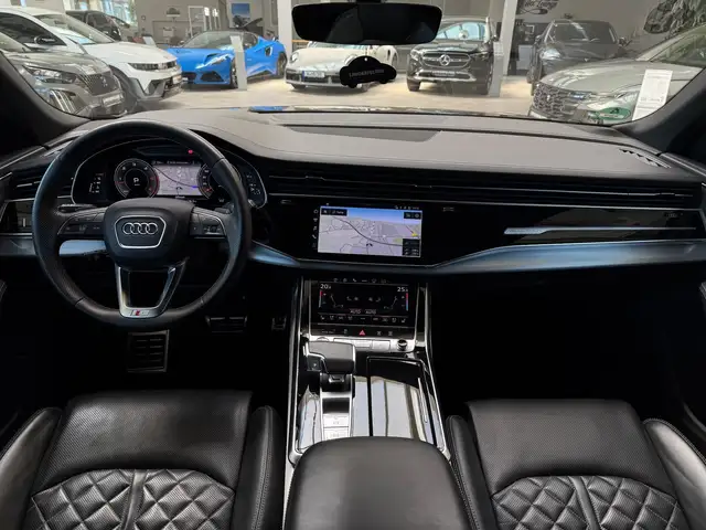 Audi Q8 view 13