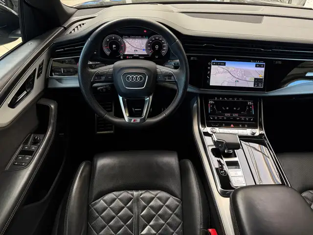 Audi Q8 view 12
