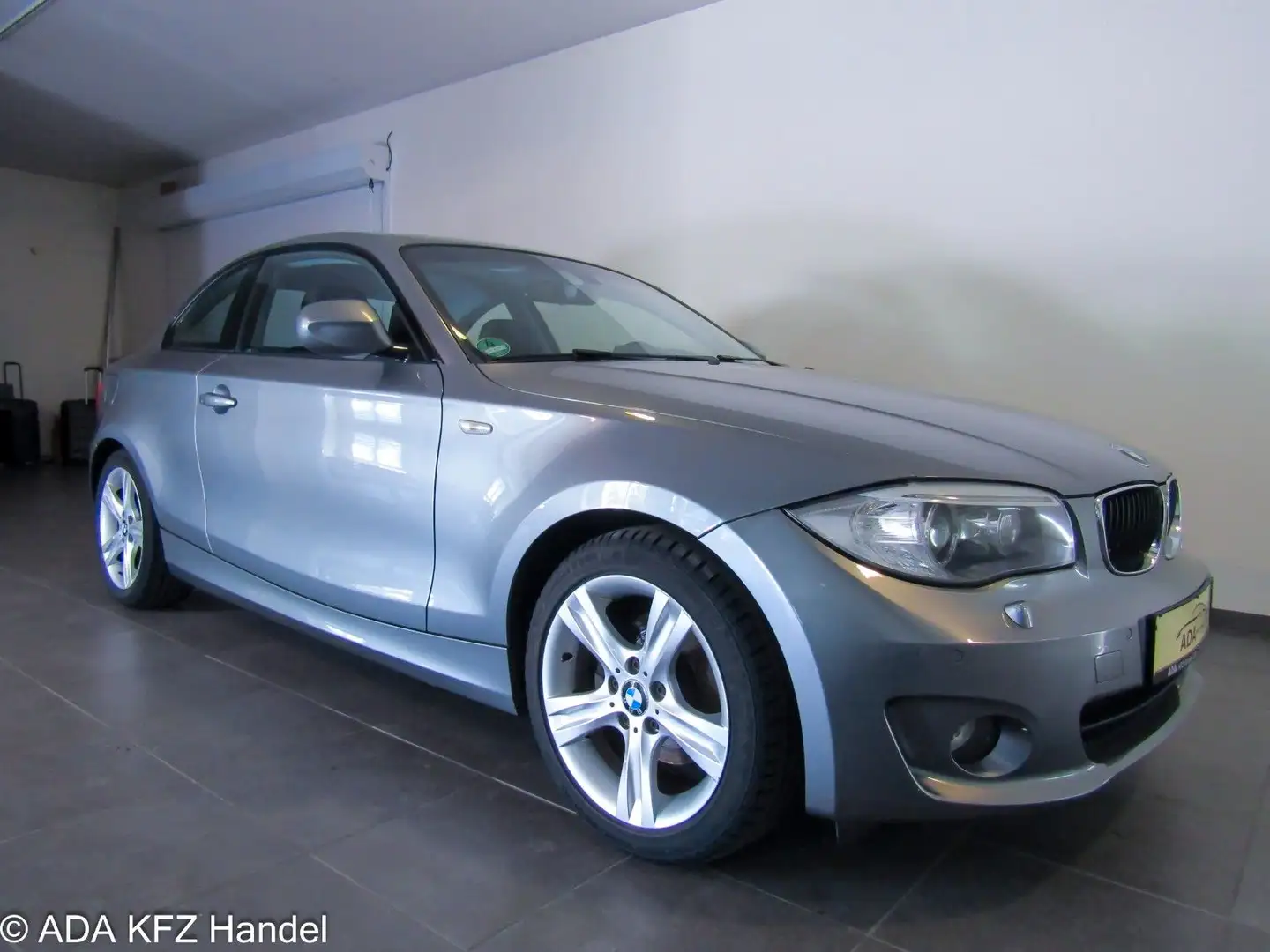 BMW 120 Baureihe 1 Coupe 120d,Navi,Leder,Zweite Hand,TOP Grau - 1
