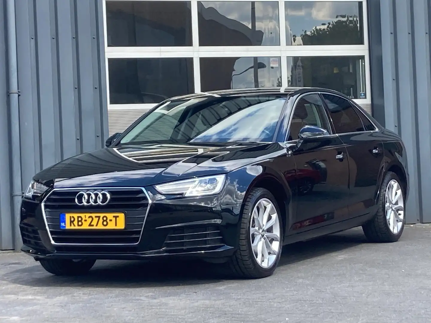 Audi A4 Limousine 1.4 TFSI Climat controle Cruise controle Zwart - 1