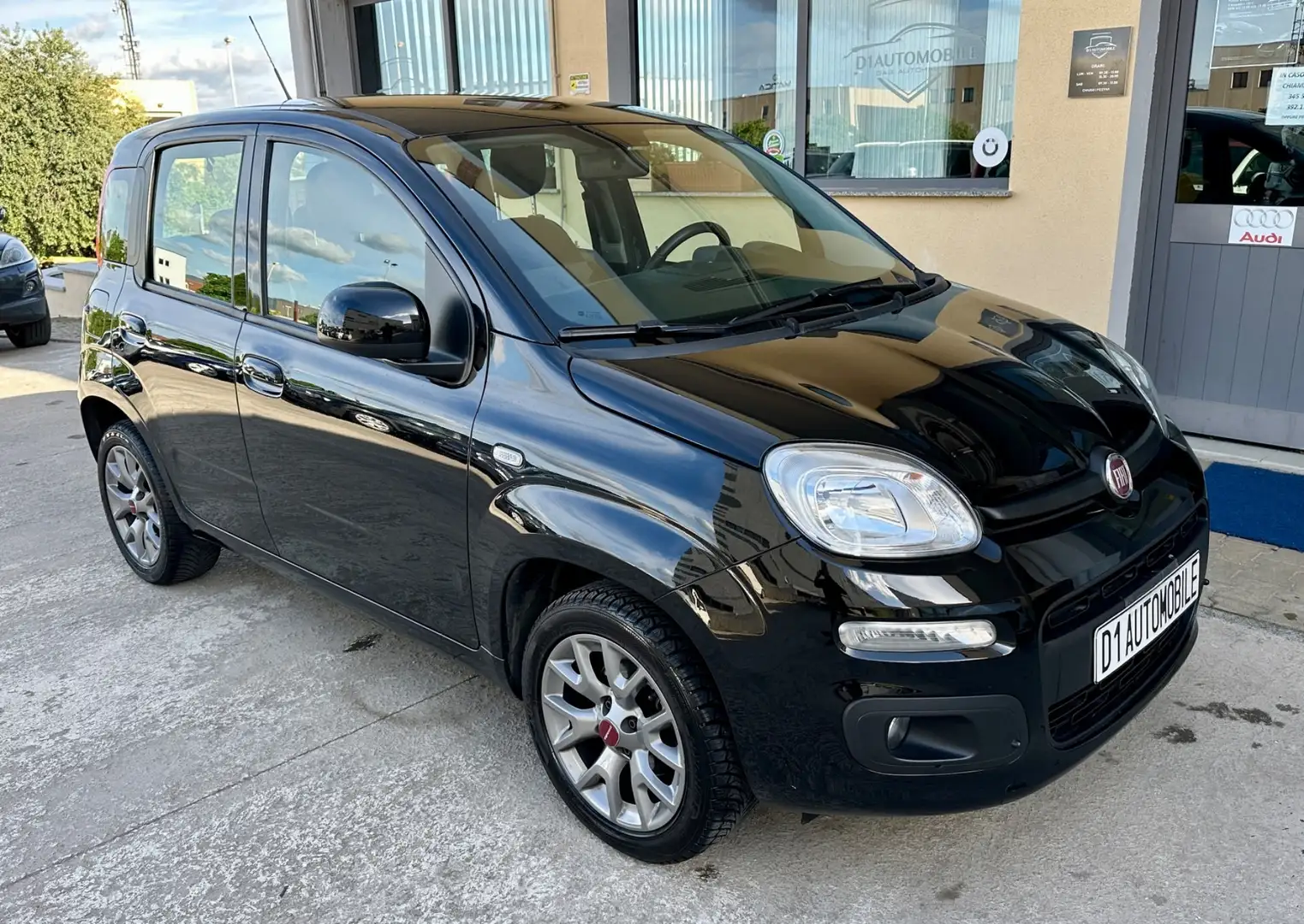 Fiat Panda 1.2 Lounge Schwarz - 1