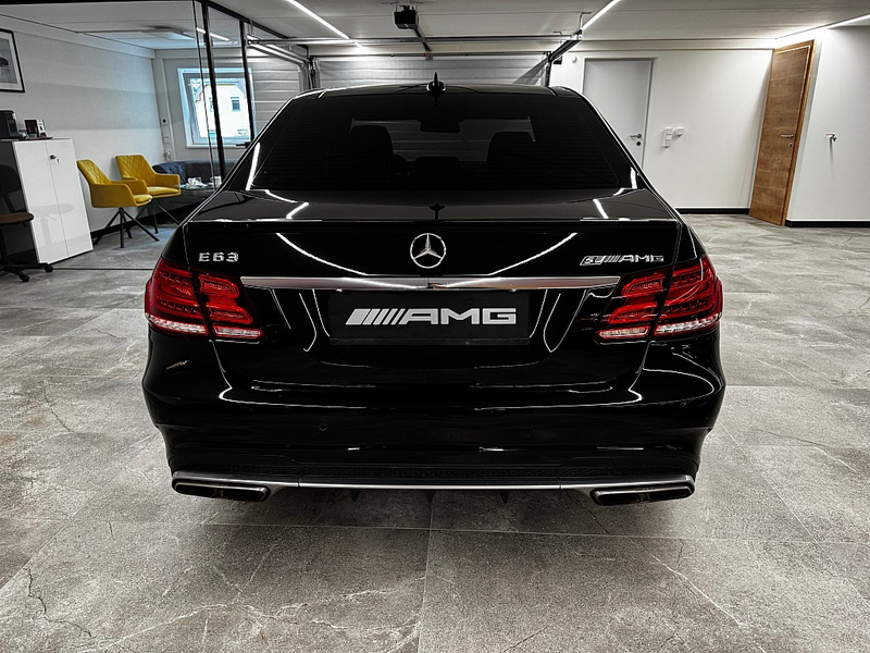 Mercedes-Benz E 63 AMG S Keramik Bre. Massage Panorama HK Sound — photo 4