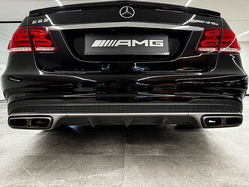 Mercedes-Benz E 63 AMG S Keramik Bre. Massage Panorama HK Sound — photo 5