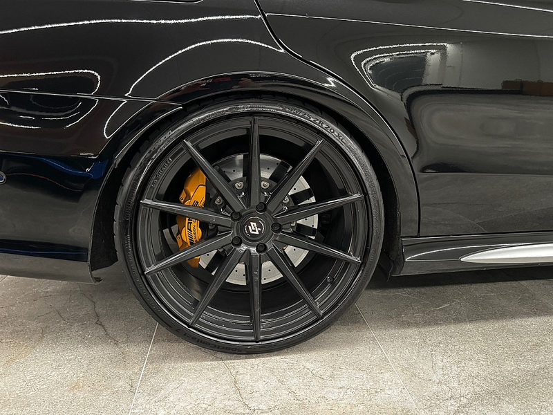 Mercedes-Benz E 63 AMG S Keramik Bre. Massage Panorama HK Sound — photo 13