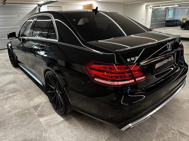 Mercedes-Benz E 63 AMG S Keramik Bre. Massage Panorama HK Sound — photo 6