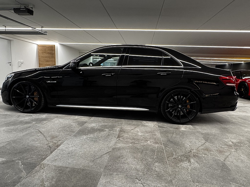 Mercedes-Benz E 63 AMG S Keramik Bre. Massage Panorama HK Sound — photo 7