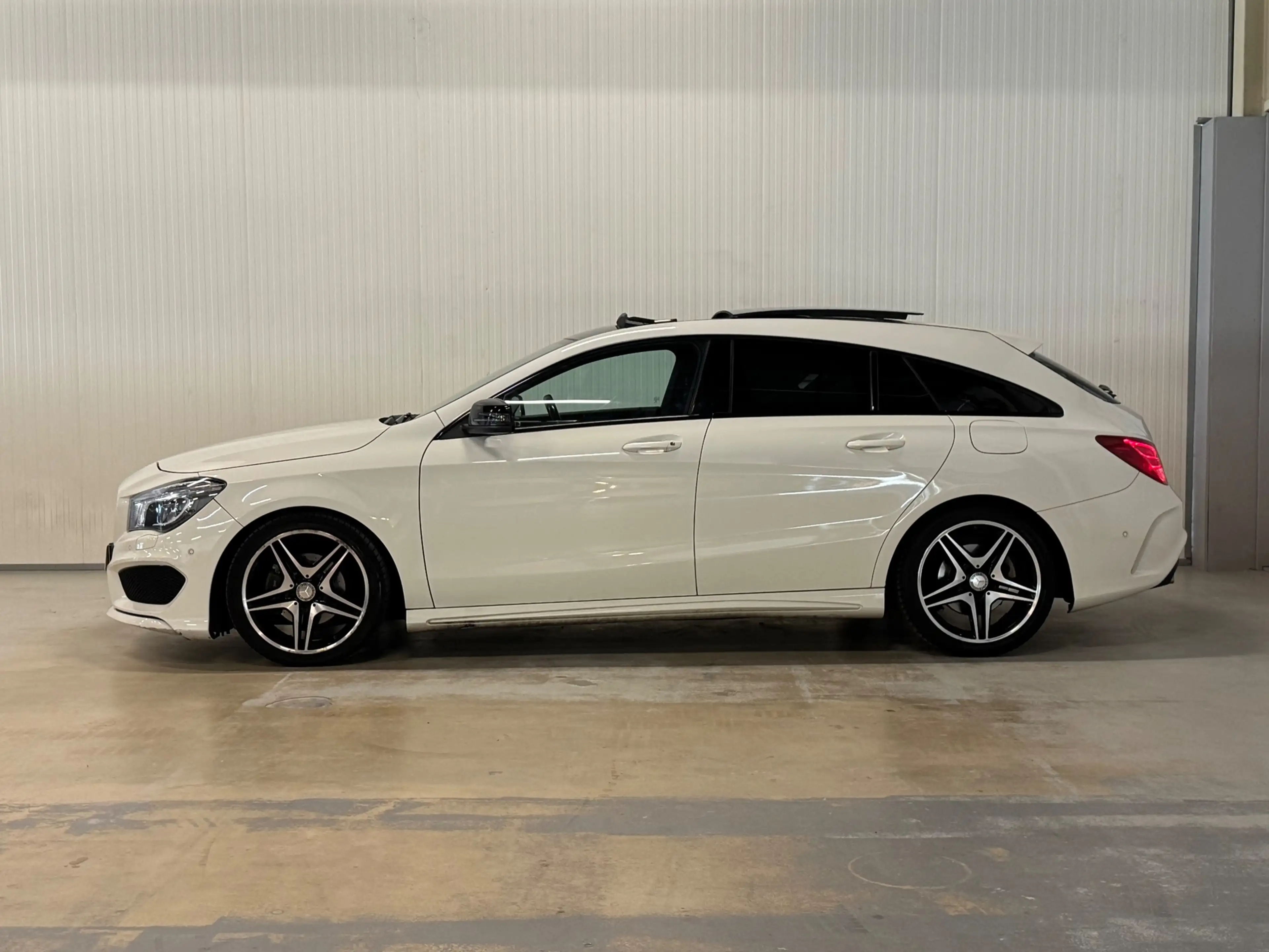 Mercedes-Benz CLA 200 Shooting Brake OrangeArt Edition | AMG/NIGHT | PAN — photo 15