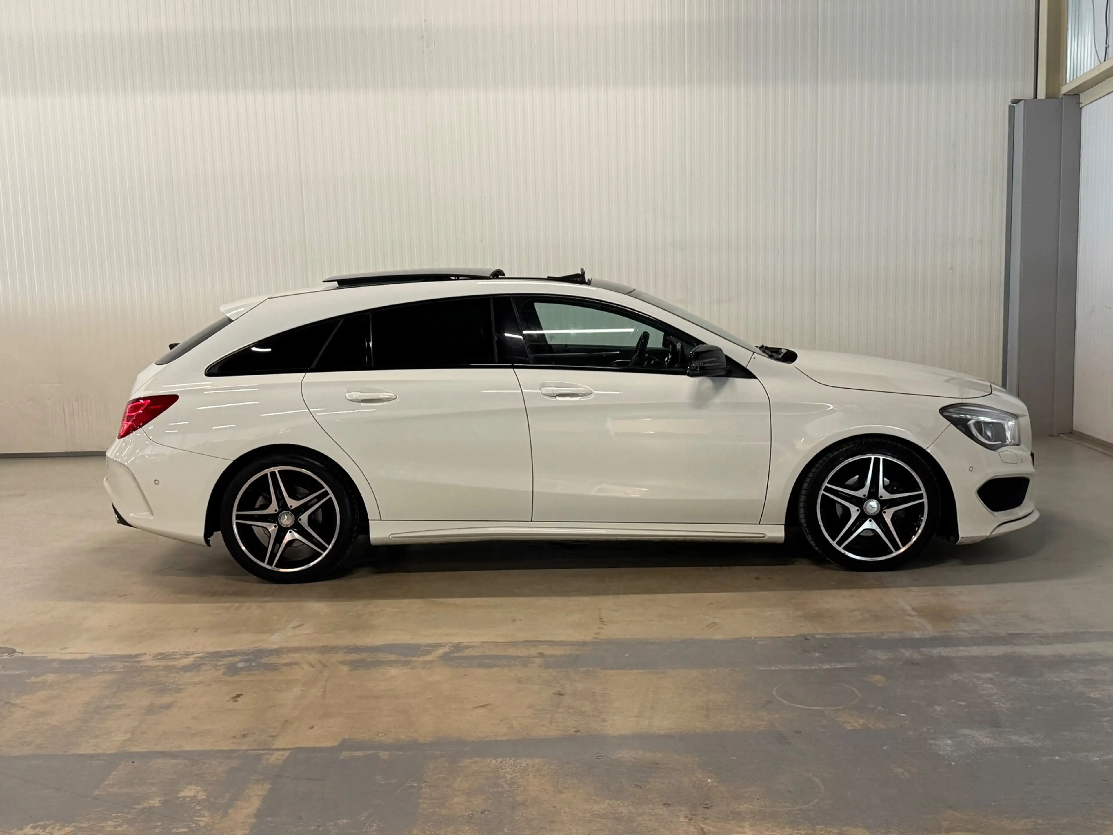 Mercedes-Benz CLA 200 Shooting Brake OrangeArt Edition | AMG/NIGHT | PAN — photo 8