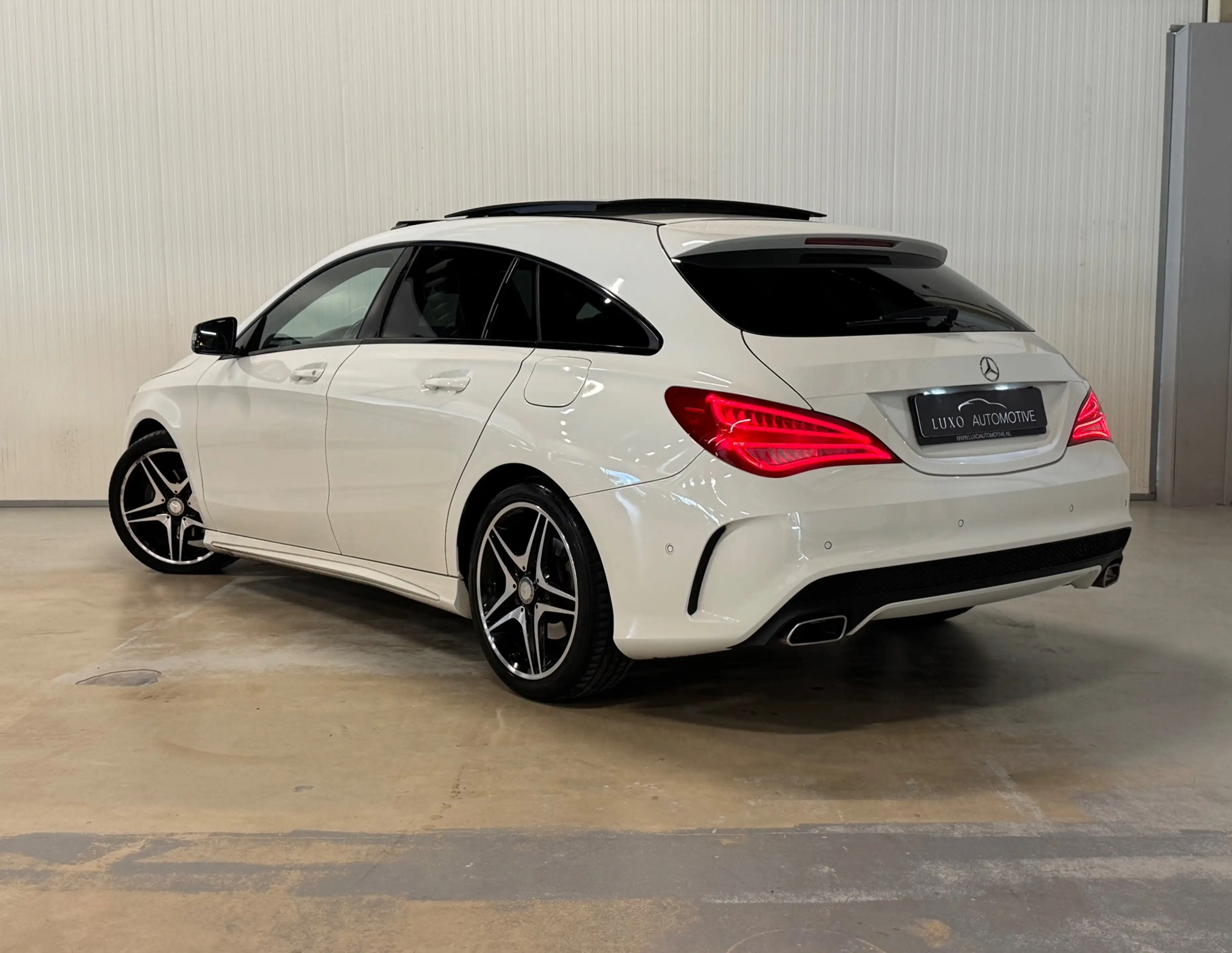 Mercedes-Benz CLA 200 Shooting Brake OrangeArt Edition | AMG/NIGHT | PAN — photo 2