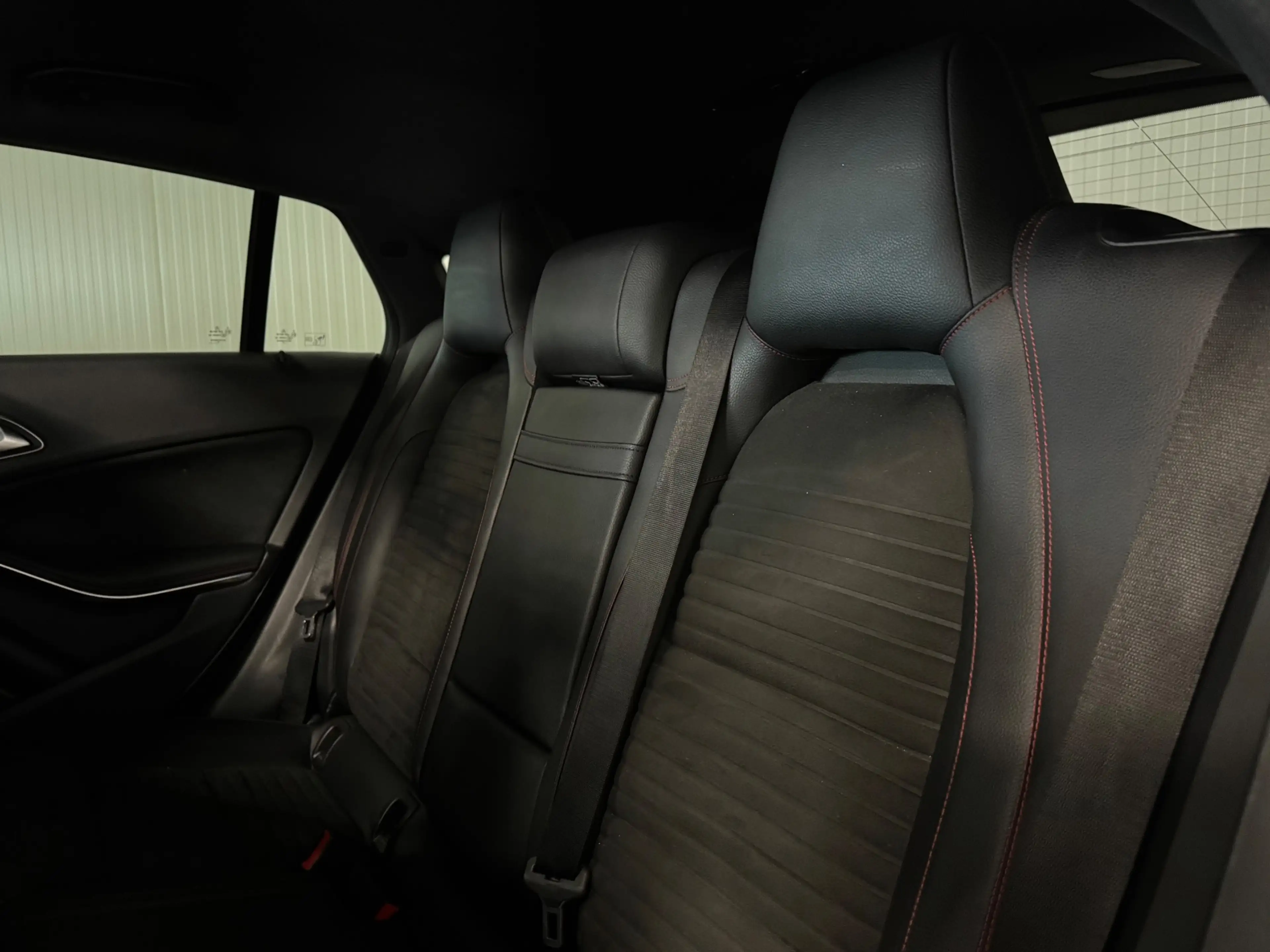 Mercedes-Benz CLA 200 Shooting Brake OrangeArt Edition | AMG/NIGHT | PAN — photo 5
