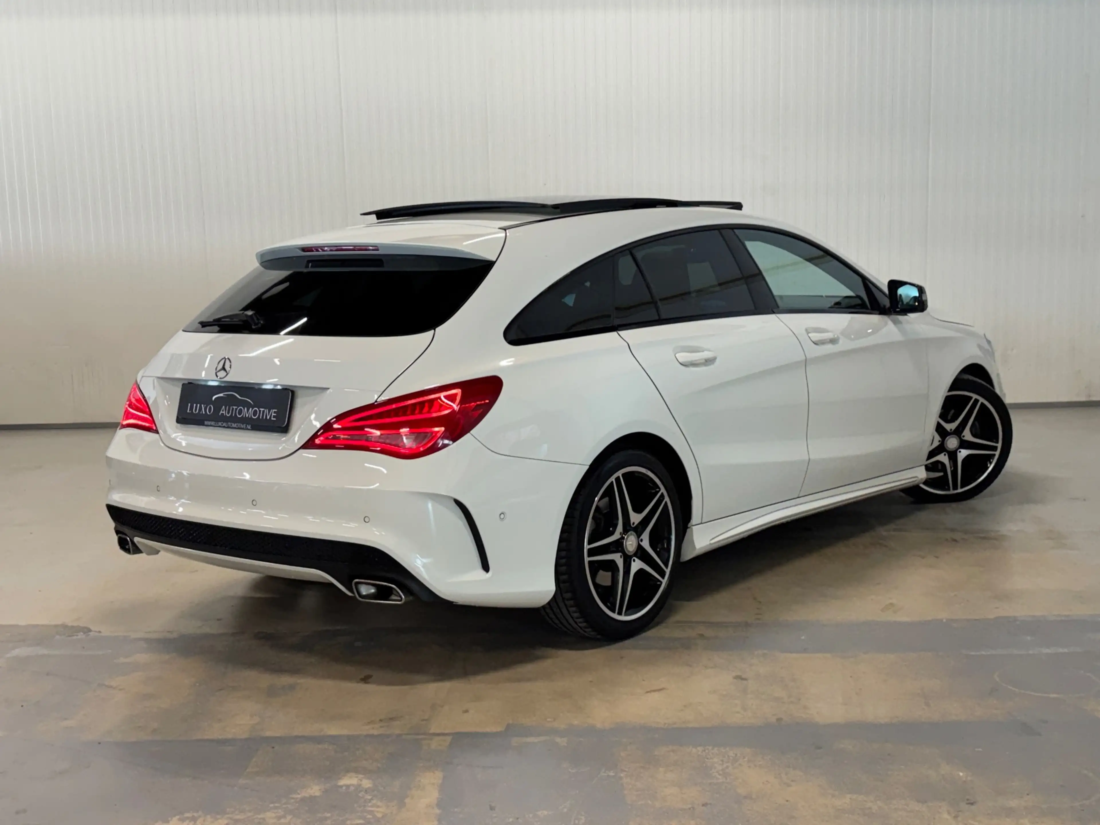 Mercedes-Benz CLA 200 Shooting Brake OrangeArt Edition | AMG/NIGHT | PAN — photo 6