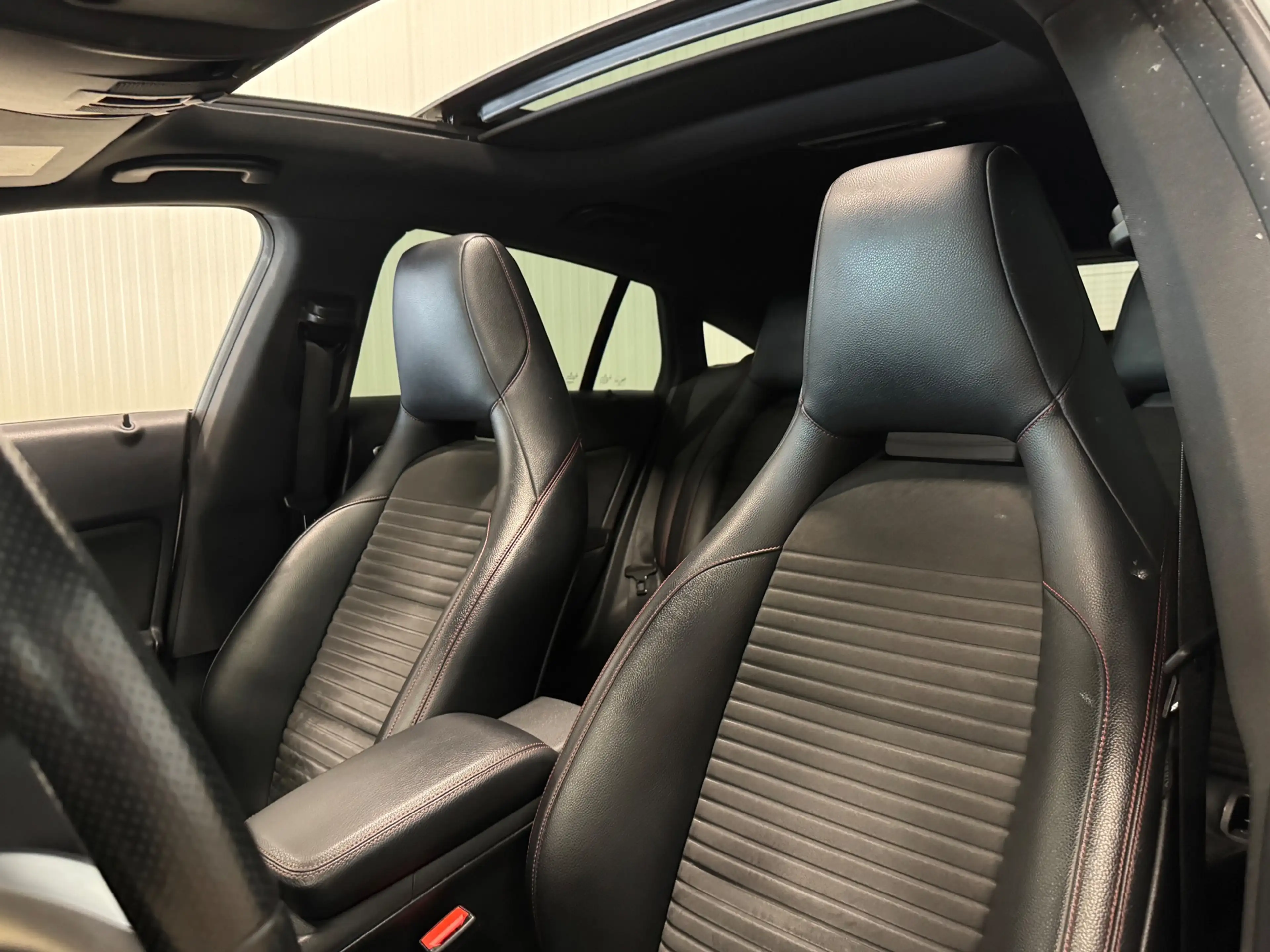 Mercedes-Benz CLA 200 Shooting Brake OrangeArt Edition | AMG/NIGHT | PAN — photo 4