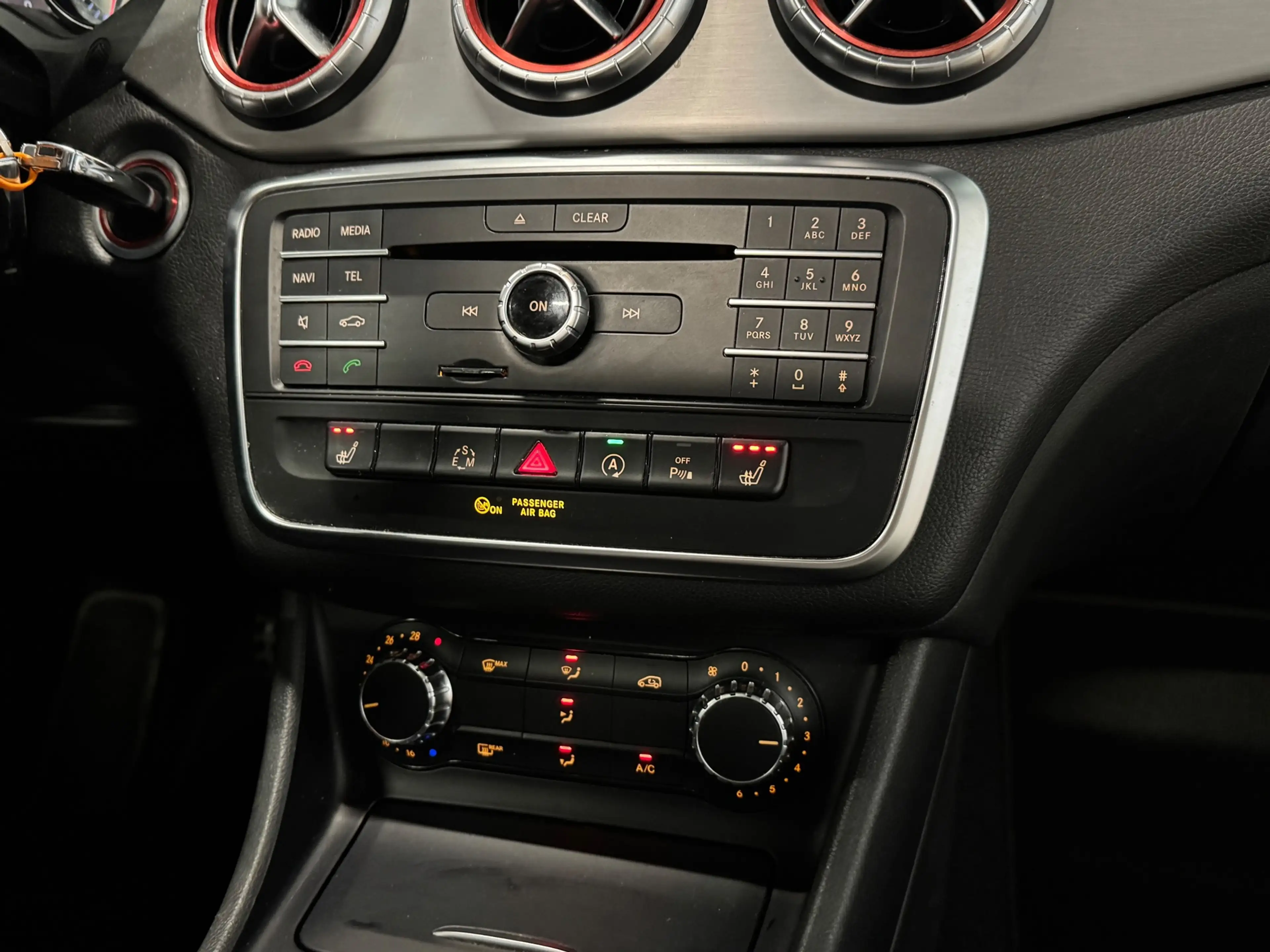 Mercedes-Benz CLA 200 Shooting Brake OrangeArt Edition | AMG/NIGHT | PAN — photo 19