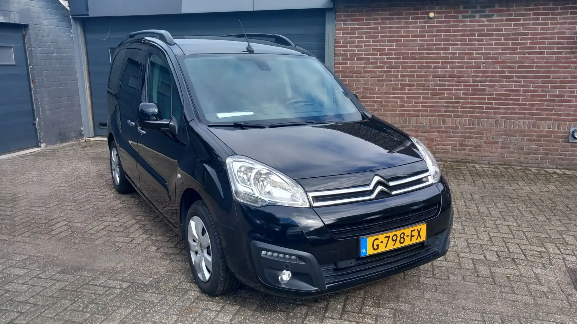 Citroen Berlingo 1.2 PureTech XTR,Navi,Achteruitrijcamera,Airco,Cru Zwart - 2