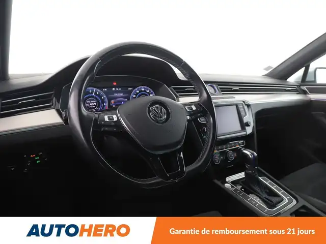 Volkswagen Passat view 11