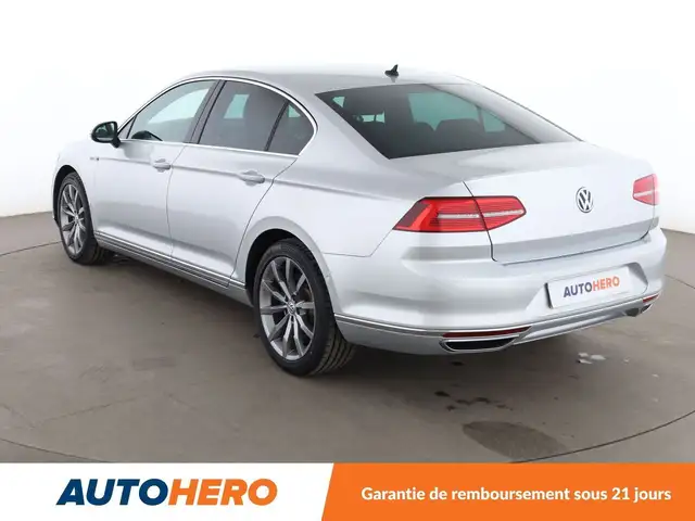 Volkswagen Passat view 4