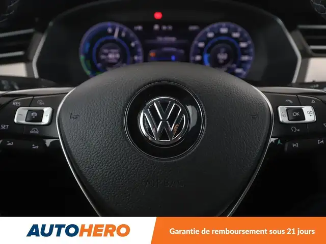 Volkswagen Passat view 19
