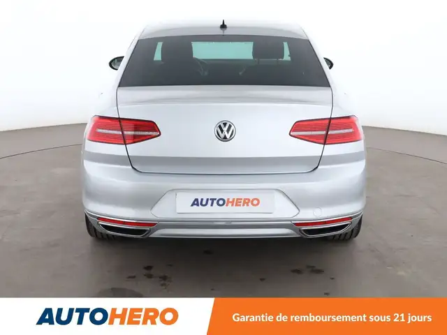 Volkswagen Passat view 5