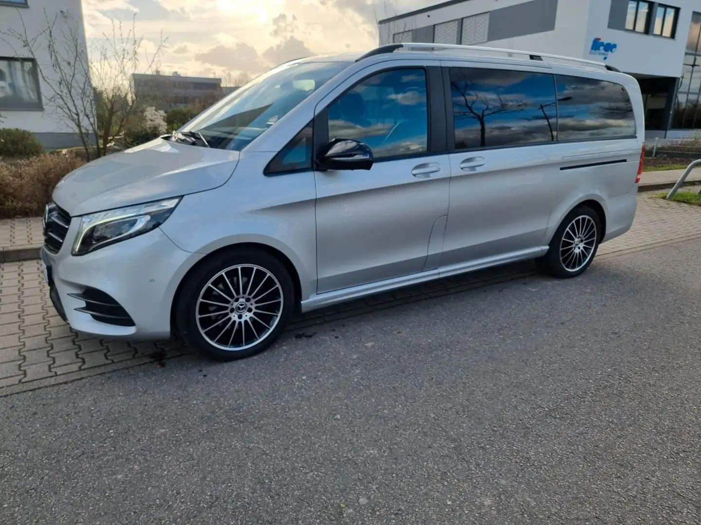 Mercedes-Benz V 250 Avantgarde Exclusive AMG Lang Panorama Silber - 2