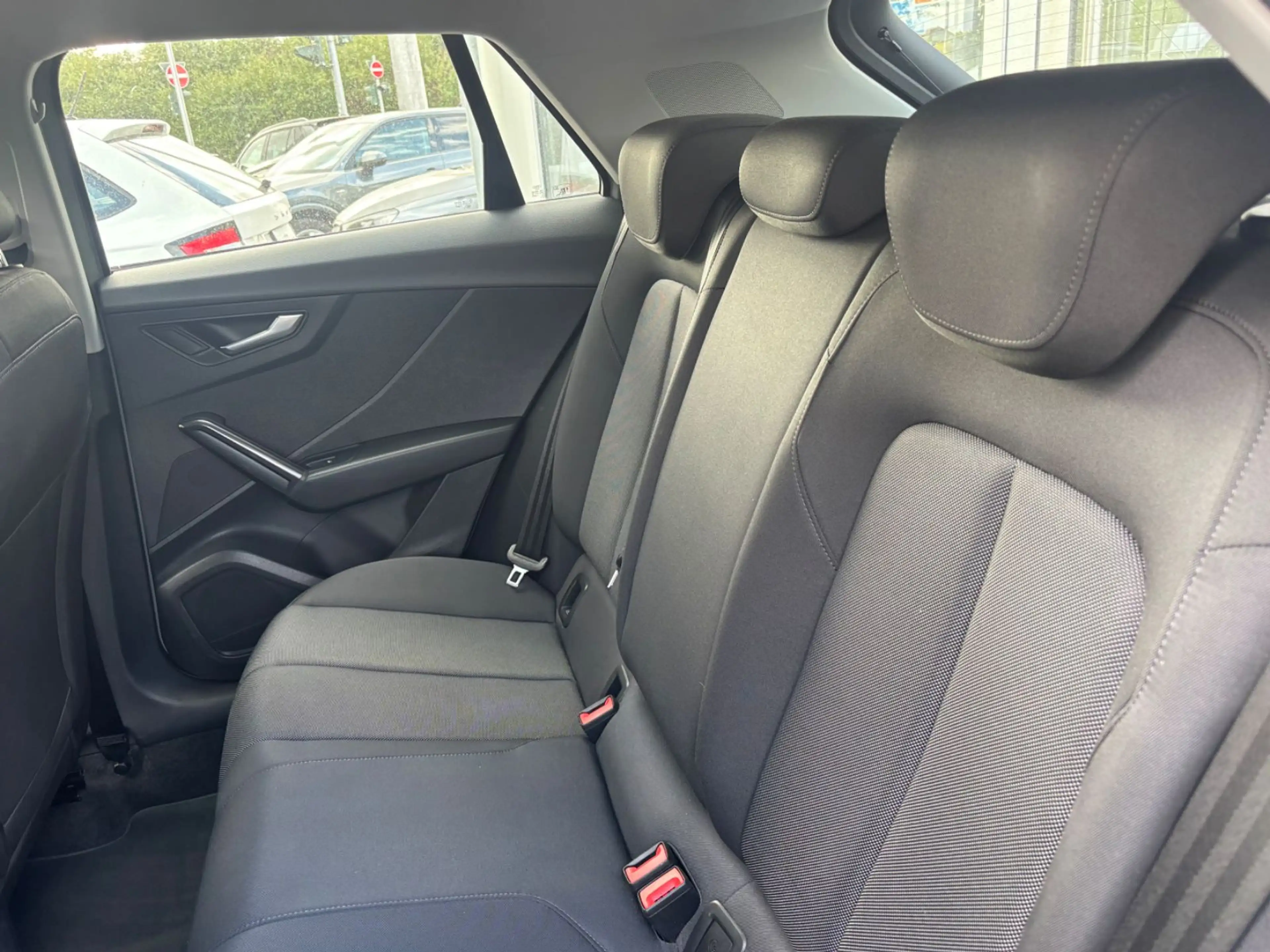 Audi Q2 35 TFSI sport — photo 11