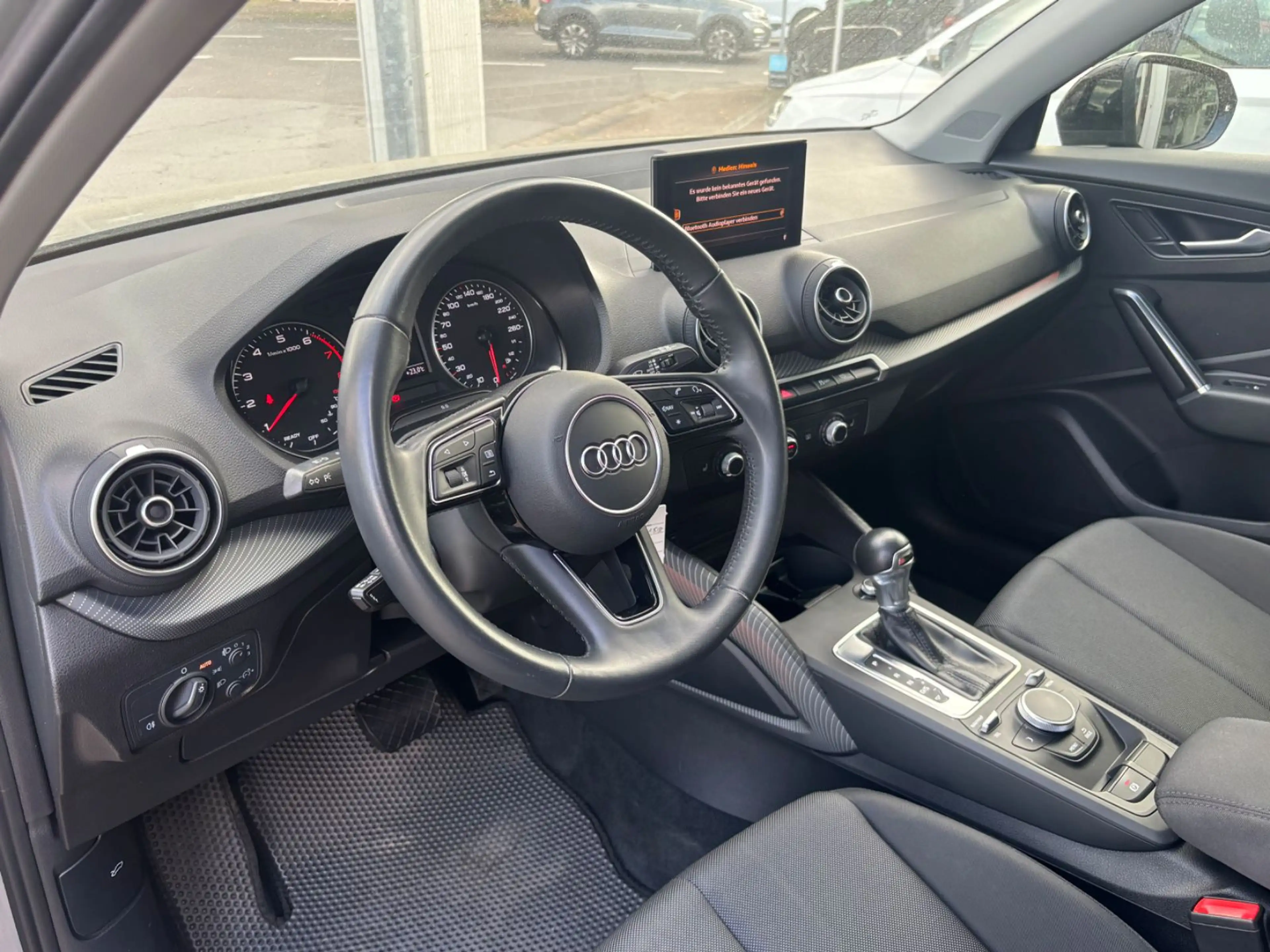 Audi Q2 35 TFSI sport — photo 10