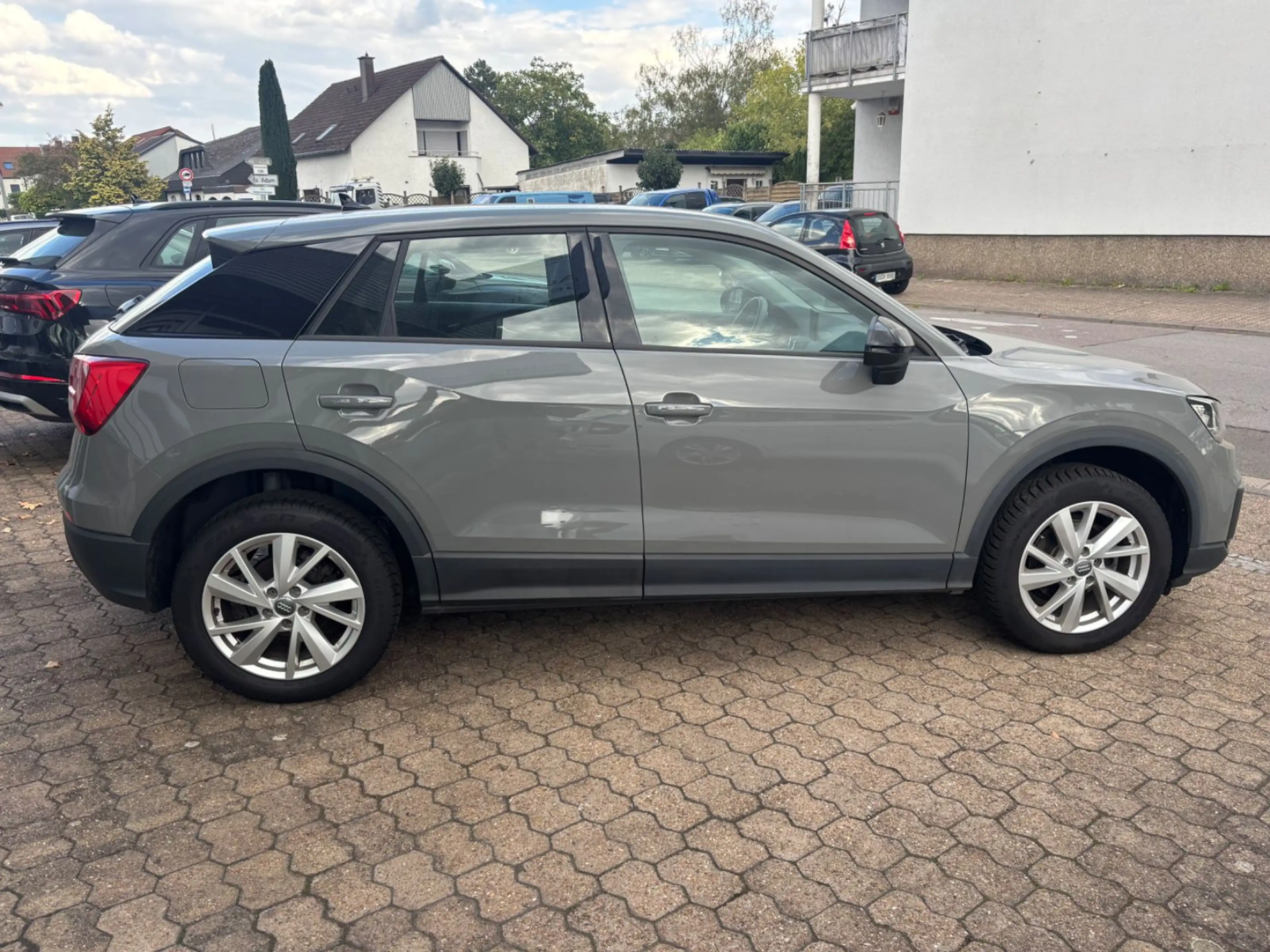 Audi Q2 35 TFSI sport — photo 7