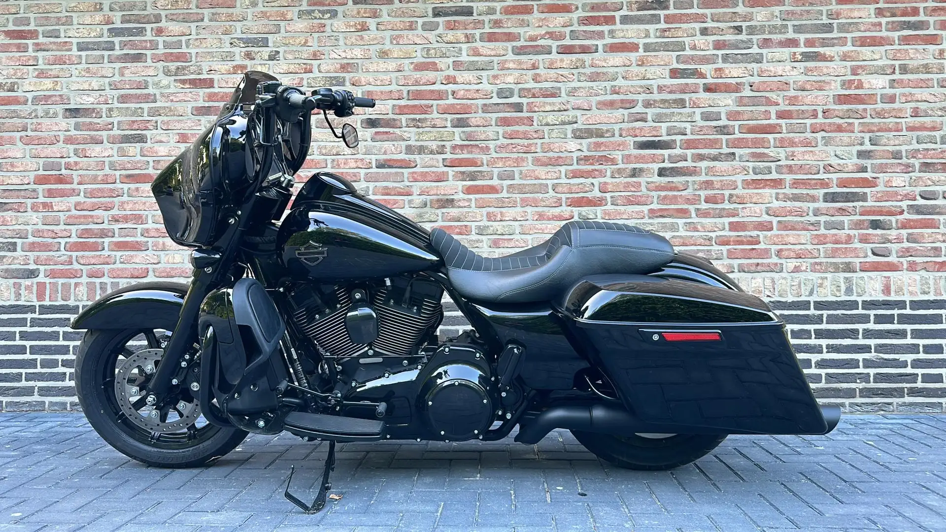 Harley-Davidson Street Glide full Black Out FLHTK Electra Zwart - 1