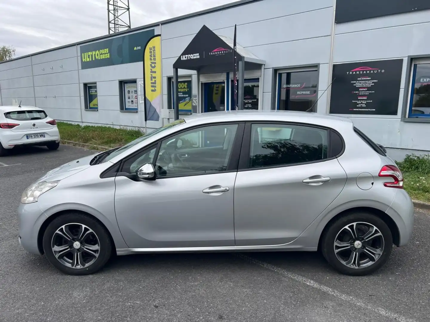 Peugeot 208 1.4 HDi 68ch BVM5 Active / Distribution neuve Gris - 2