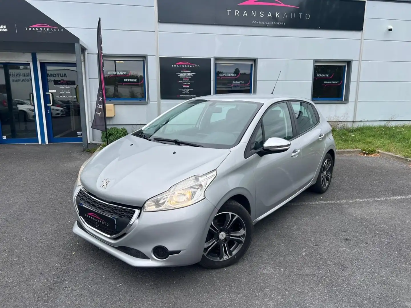 Peugeot 208 1.4 HDi 68ch BVM5 Active / Distribution neuve Gris - 1