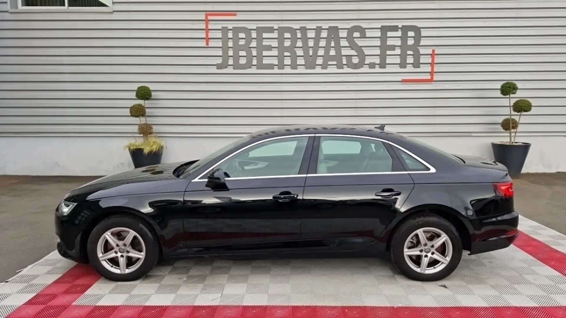 Audi A4 BUSINESS 30 tdi 122 S tronic 7line Noir - 1