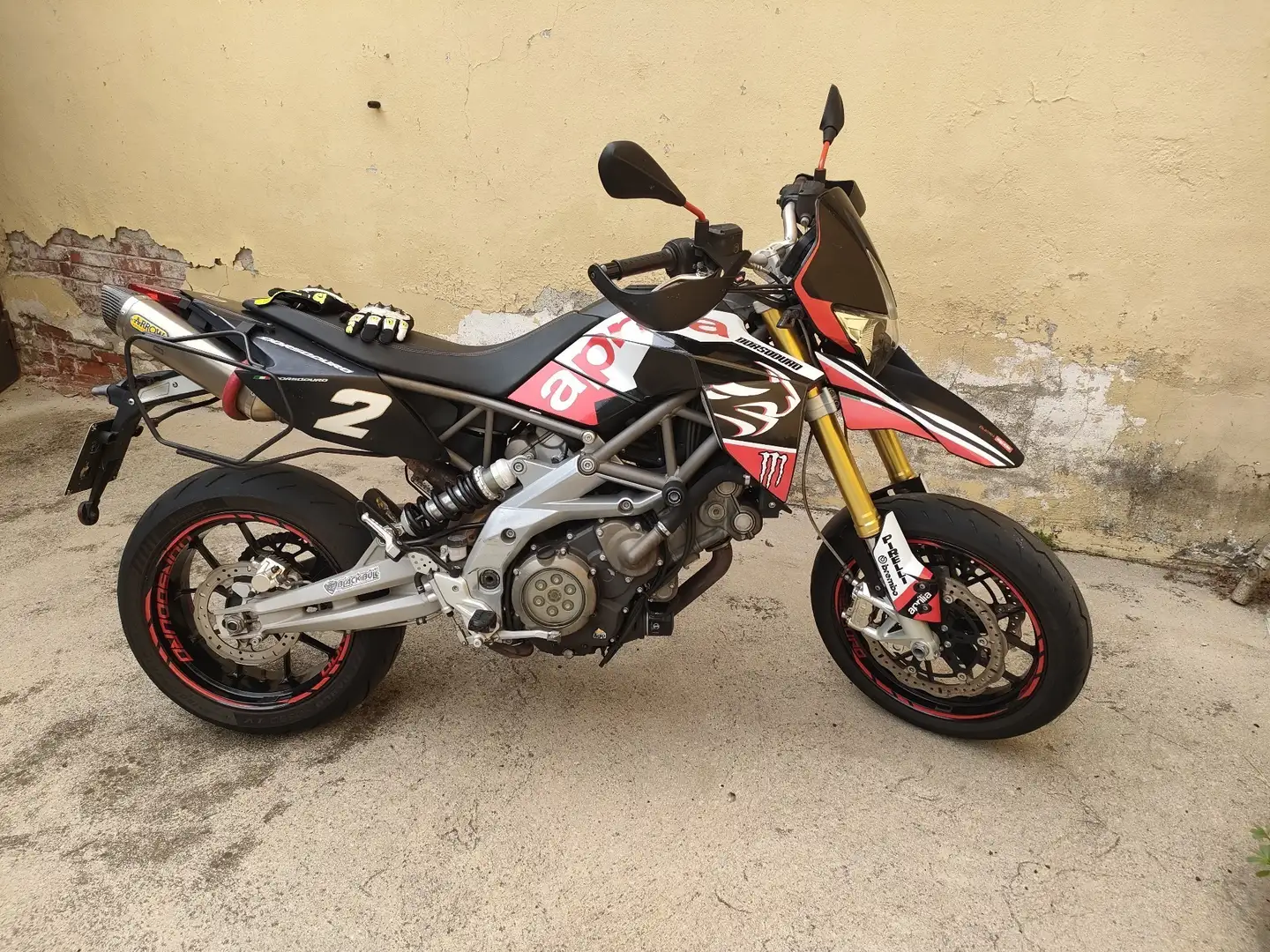 Aprilia Dorsoduro Rood - 2