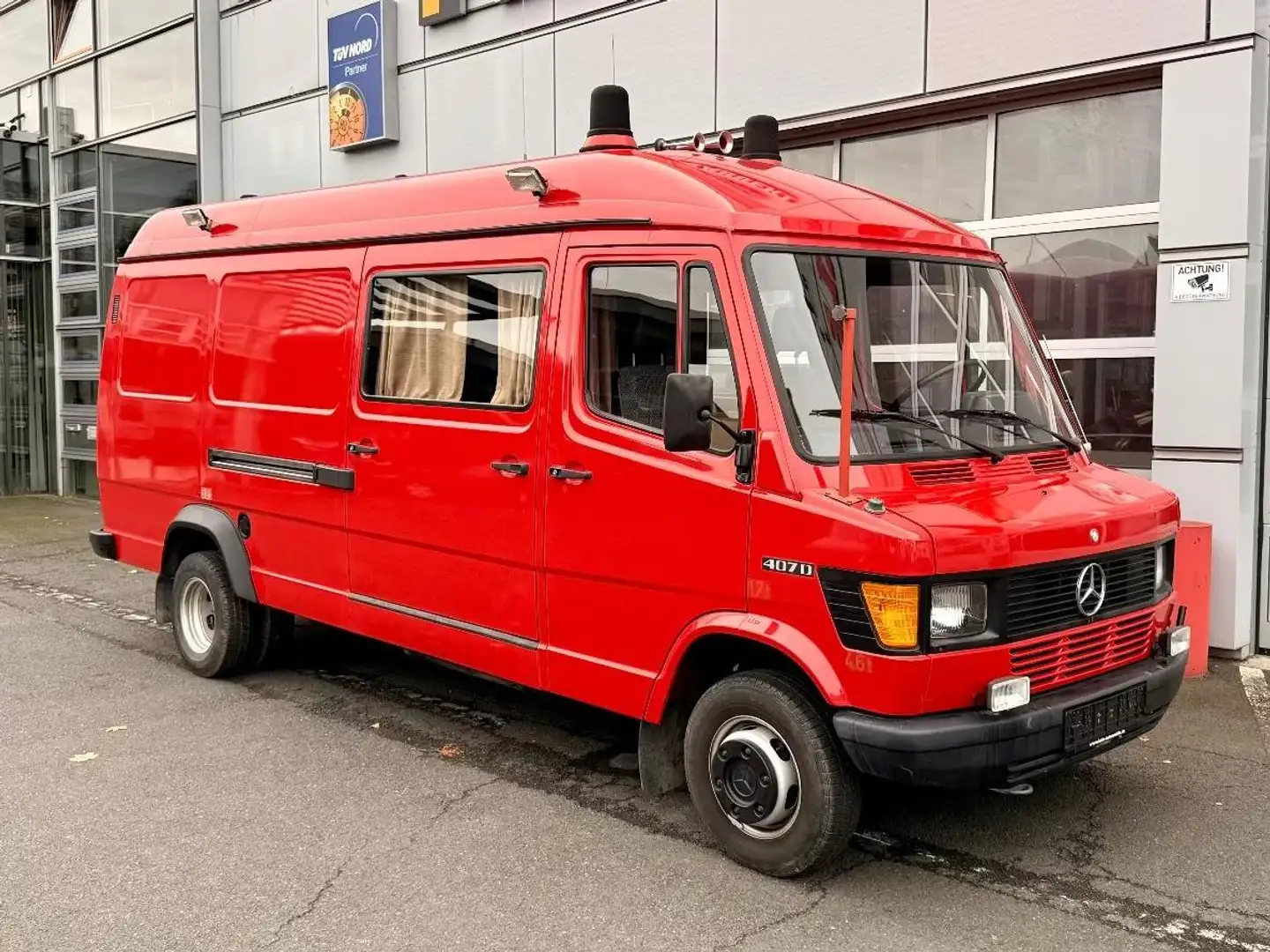 Mercedes-Benz 407D, T 1, H-Kennzeichen, Längsbetten,Dieselhzg Rot - 1