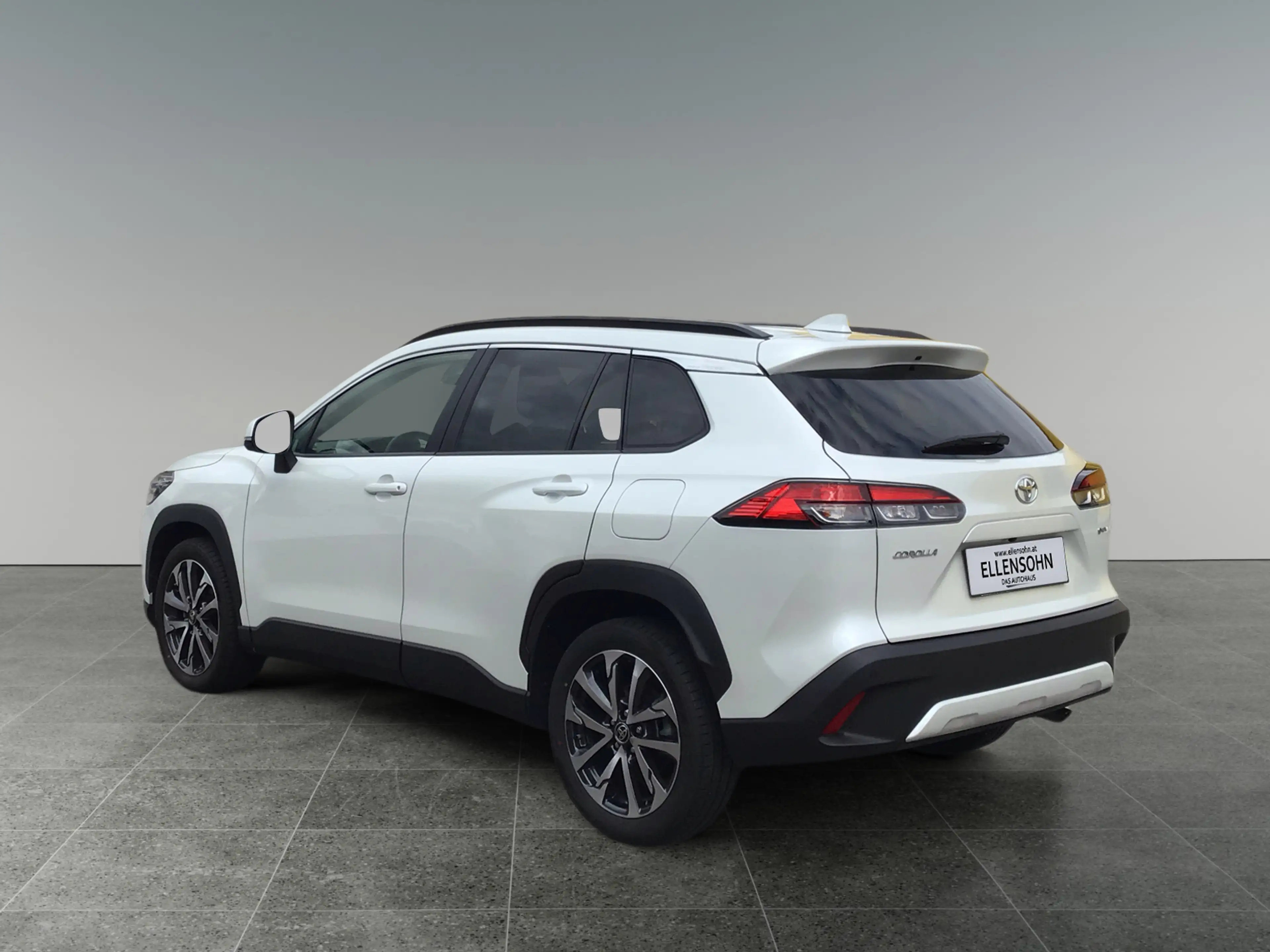 Toyota Corolla Cross 2.0 Active Drive 4x4 8-fach bereift! — photo 3