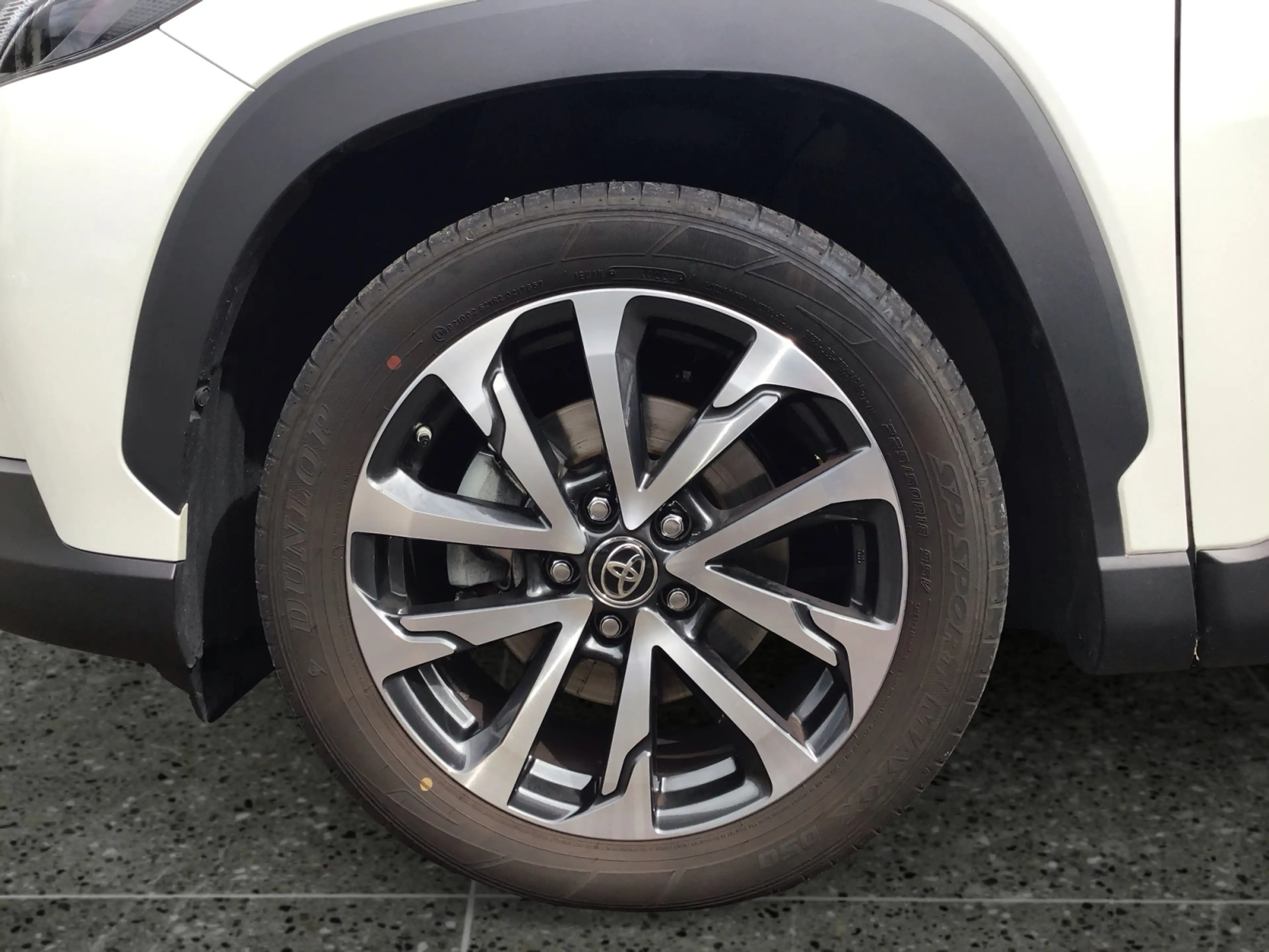 Toyota Corolla Cross 2.0 Active Drive 4x4 8-fach bereift! — photo 15