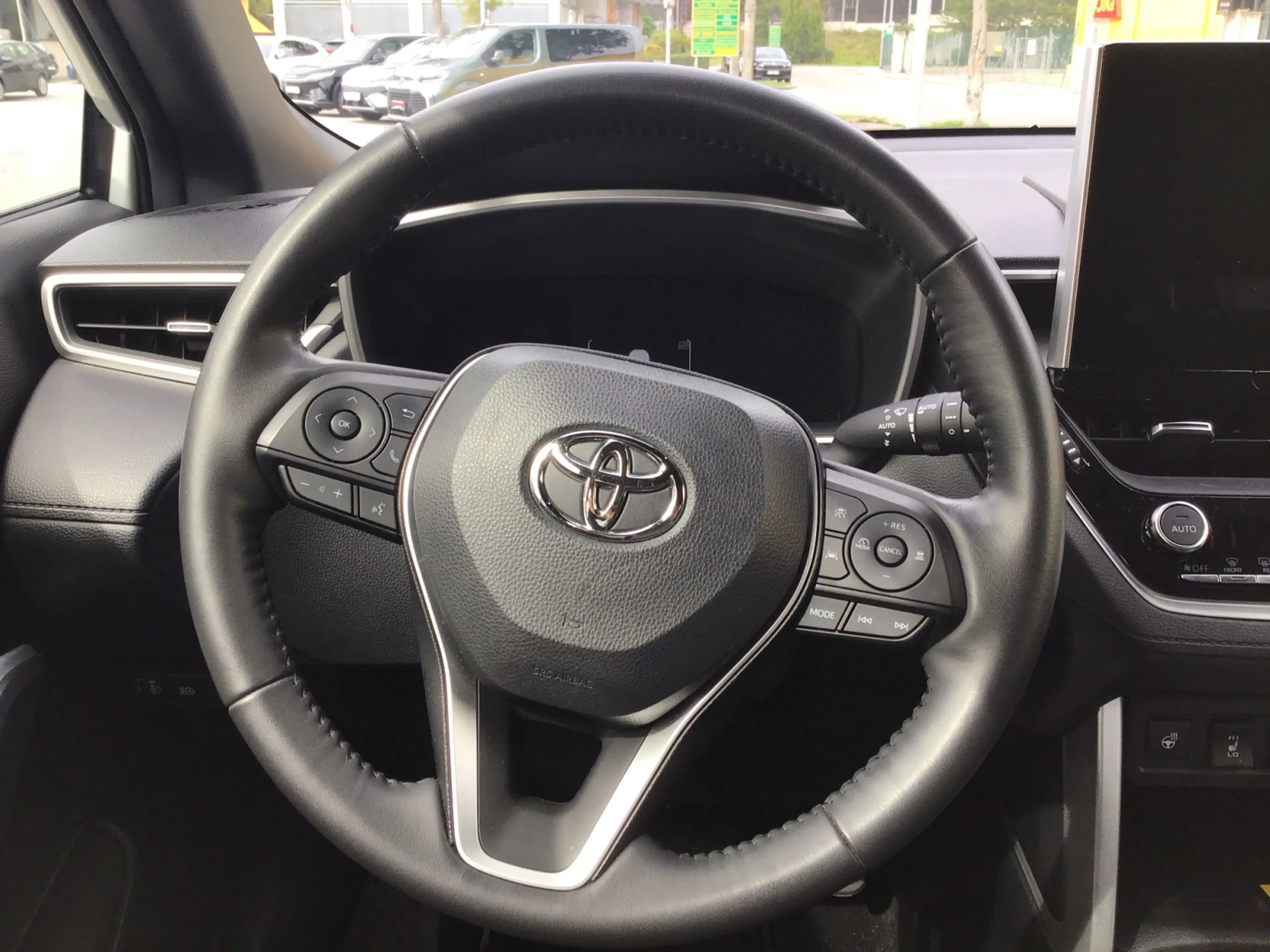 Toyota Corolla Cross 2.0 Active Drive 4x4 8-fach bereift! — photo 11