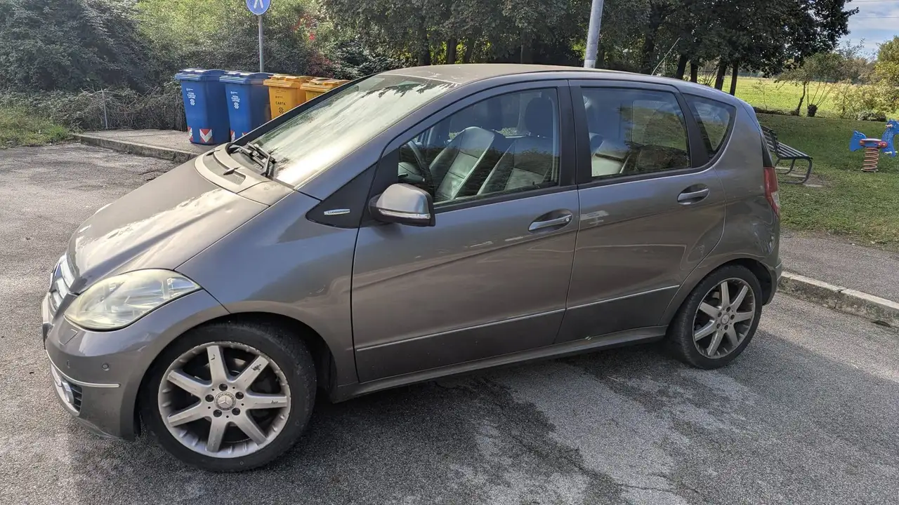 Mercedes-Benz A 200