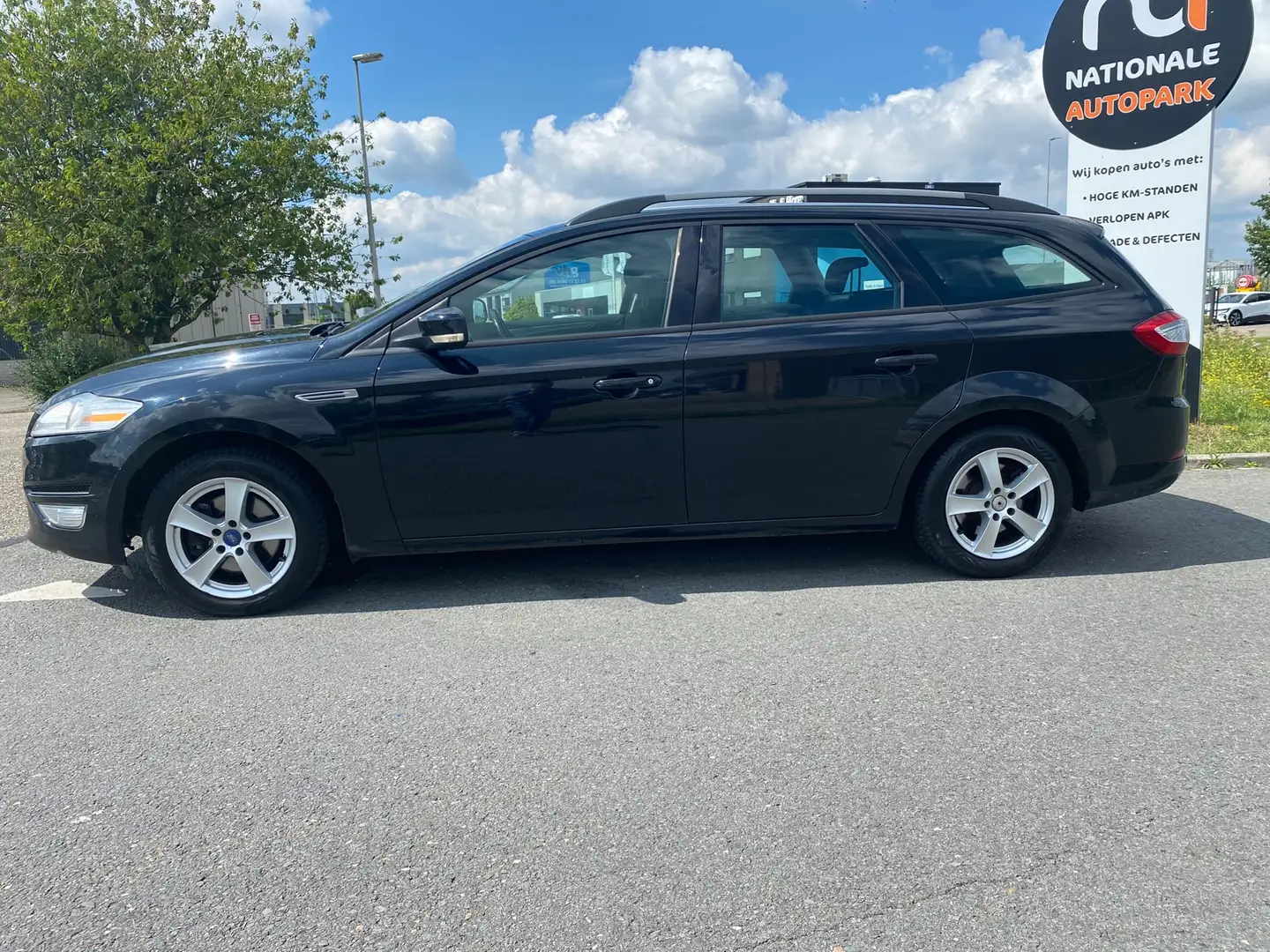 Ford Mondeo Wagon 2011 * 2.0 TDCi Trend * PDC * AIRCO * NAVI * Zwart - 2